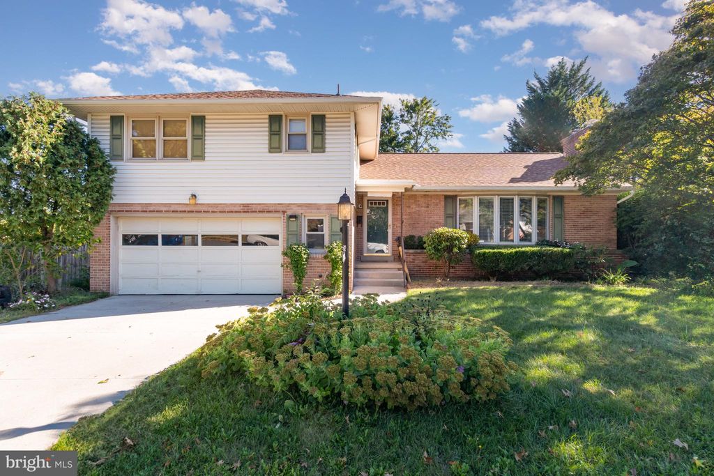 Photo of 514 Redwood Street, HARRISBURG, PA 17109 (MLS # PADA2050176)