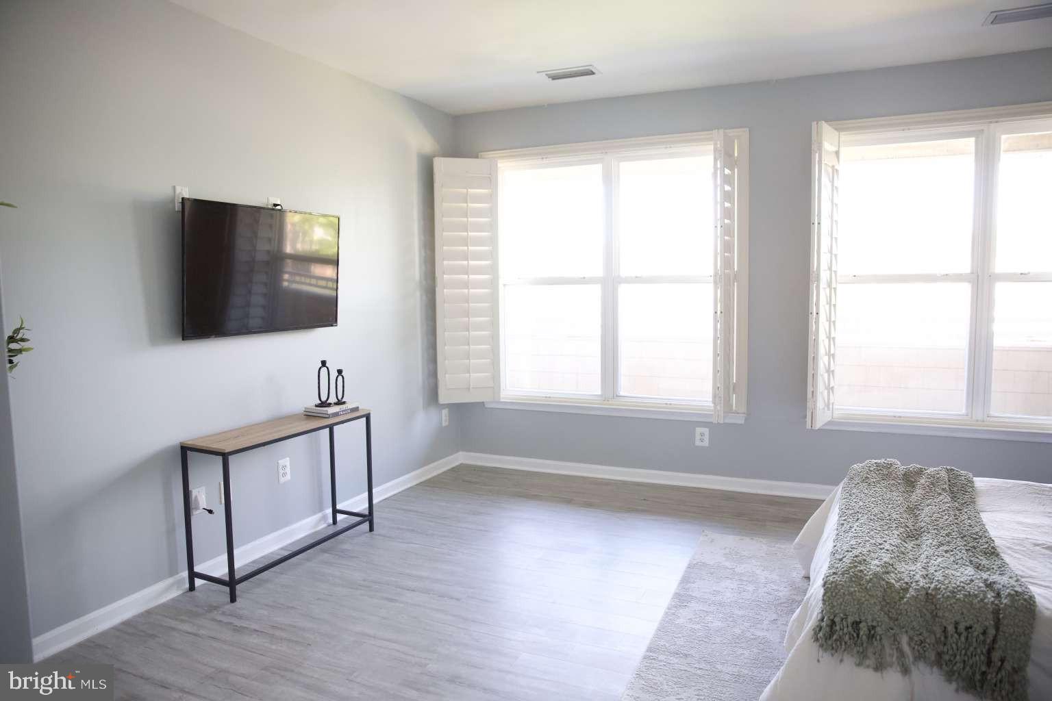 OYSTER BAY CONDOMINIUMS - Residential