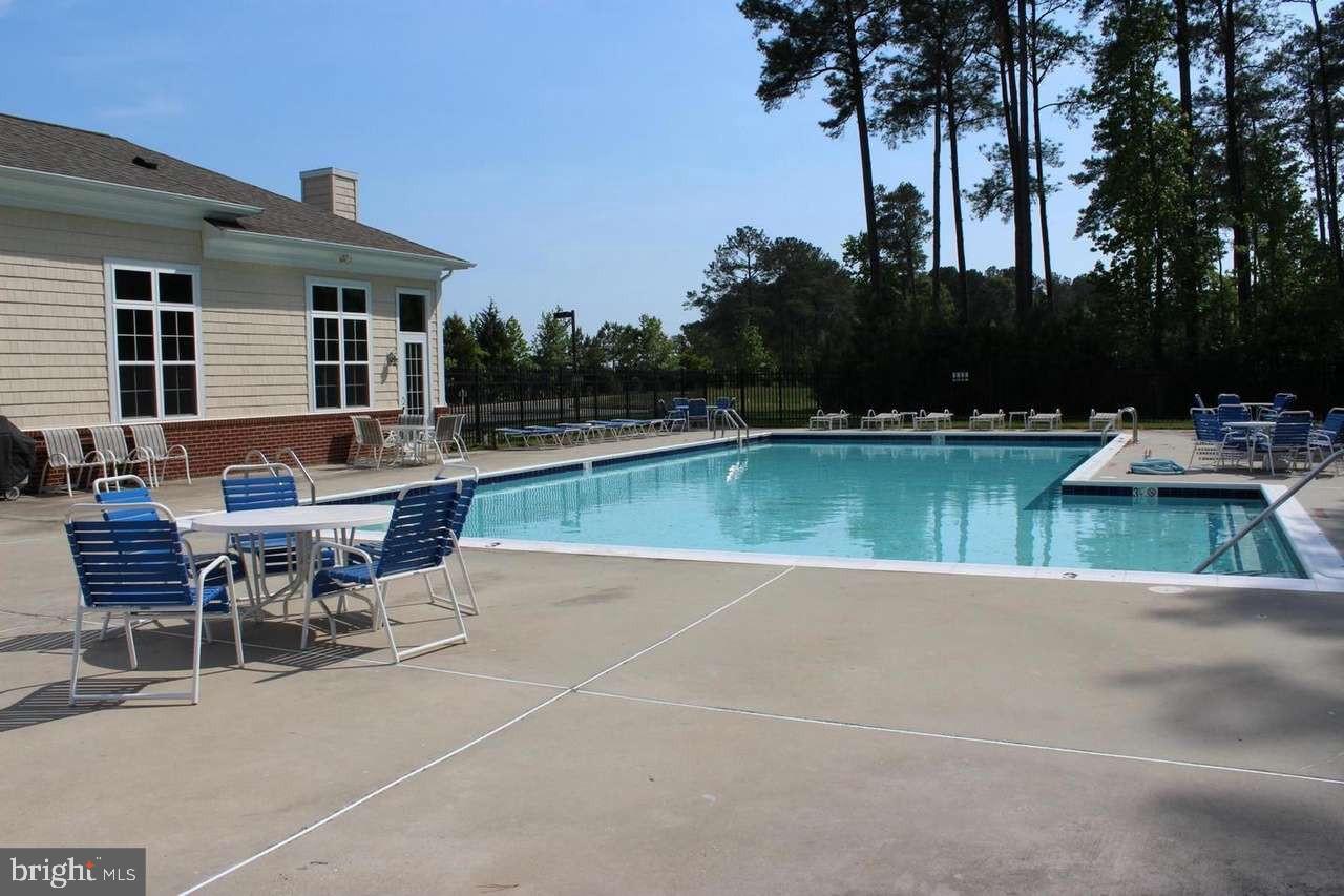 OYSTER BAY CONDOMINIUMS - Residential