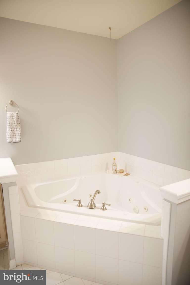 OYSTER BAY CONDOMINIUMS - Residential