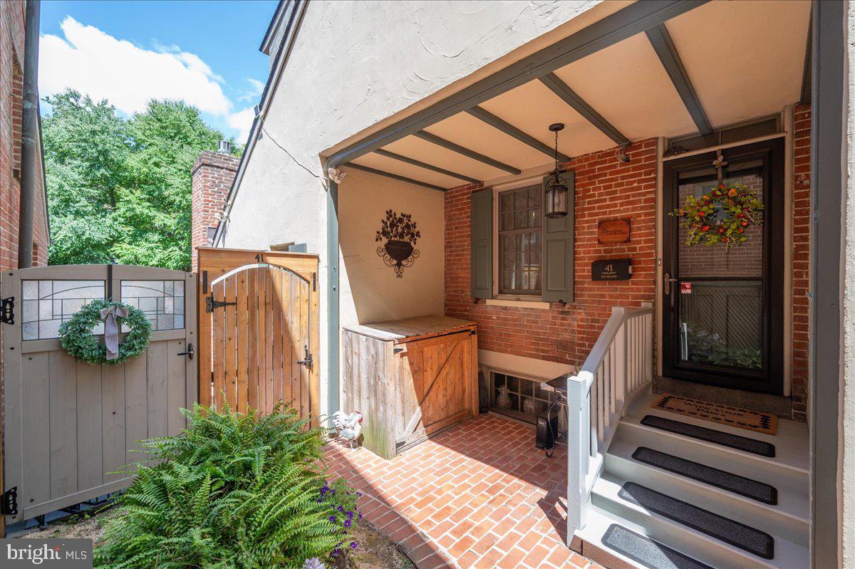 41 IVY ROAD