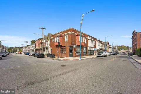 32 Gay Street, Phoenixville, PA 19460 - MLS#: PACT2111044