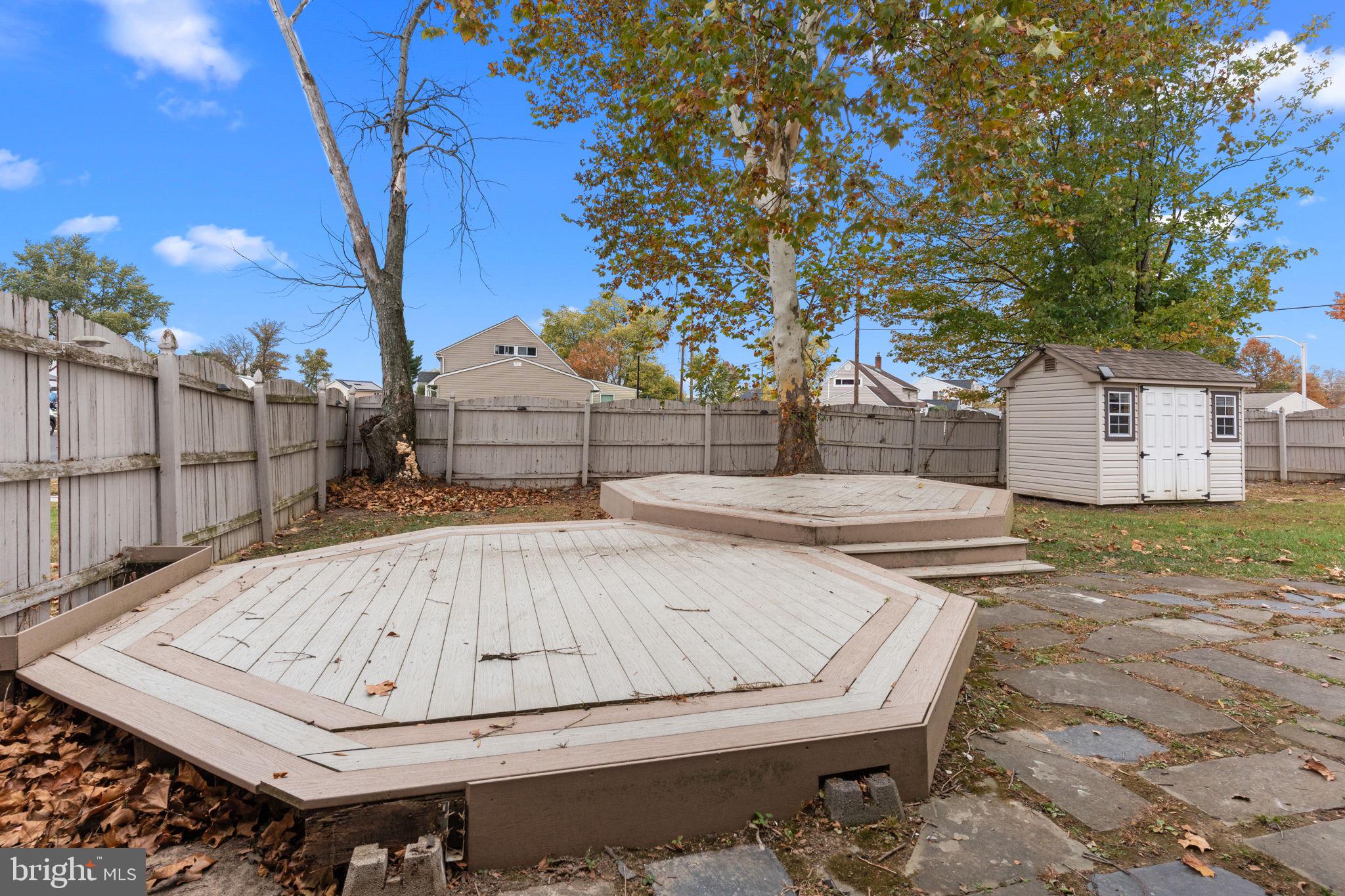 INDIAN CREEK - Residential