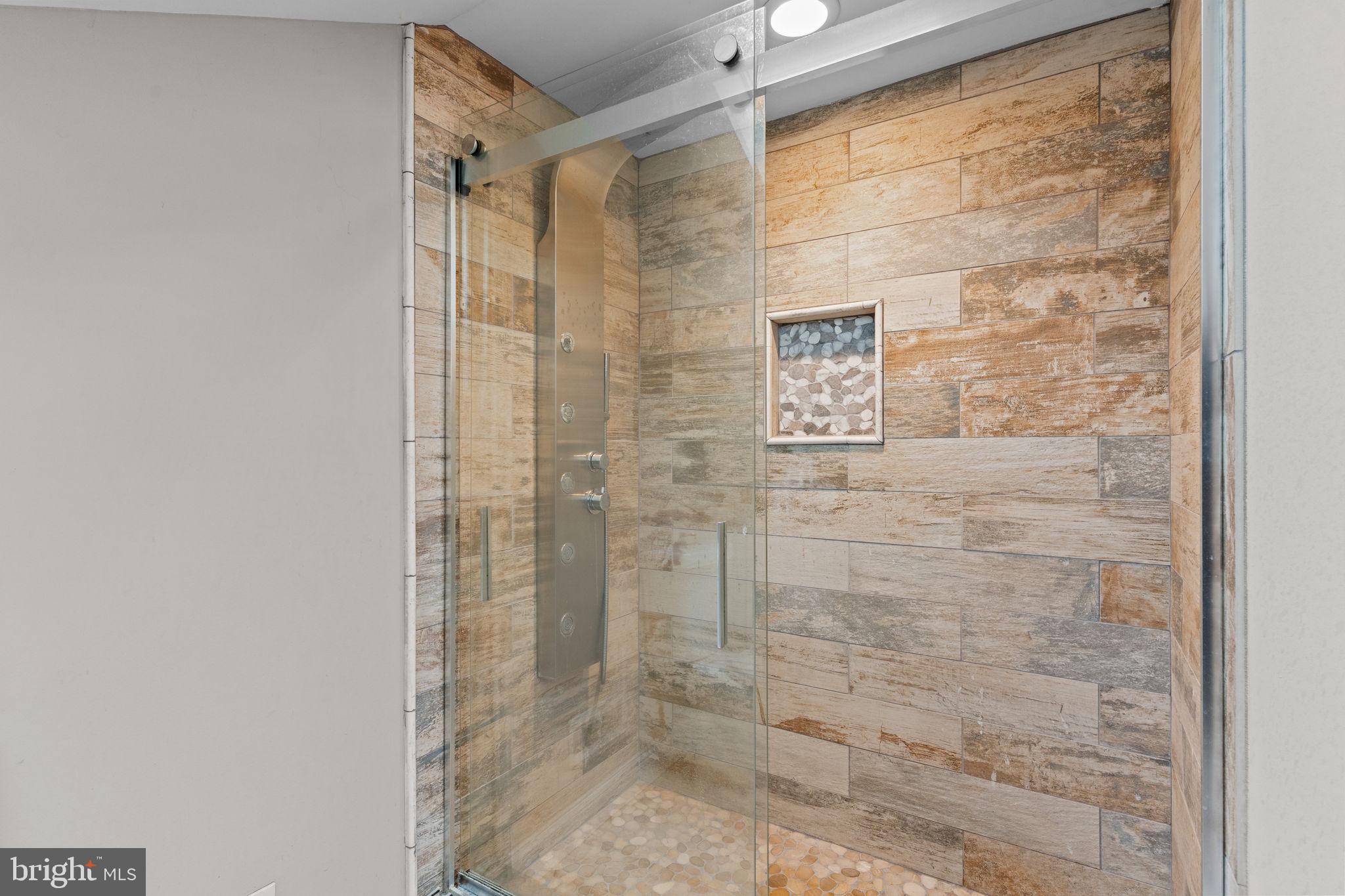 INDIAN CREEK - Residential