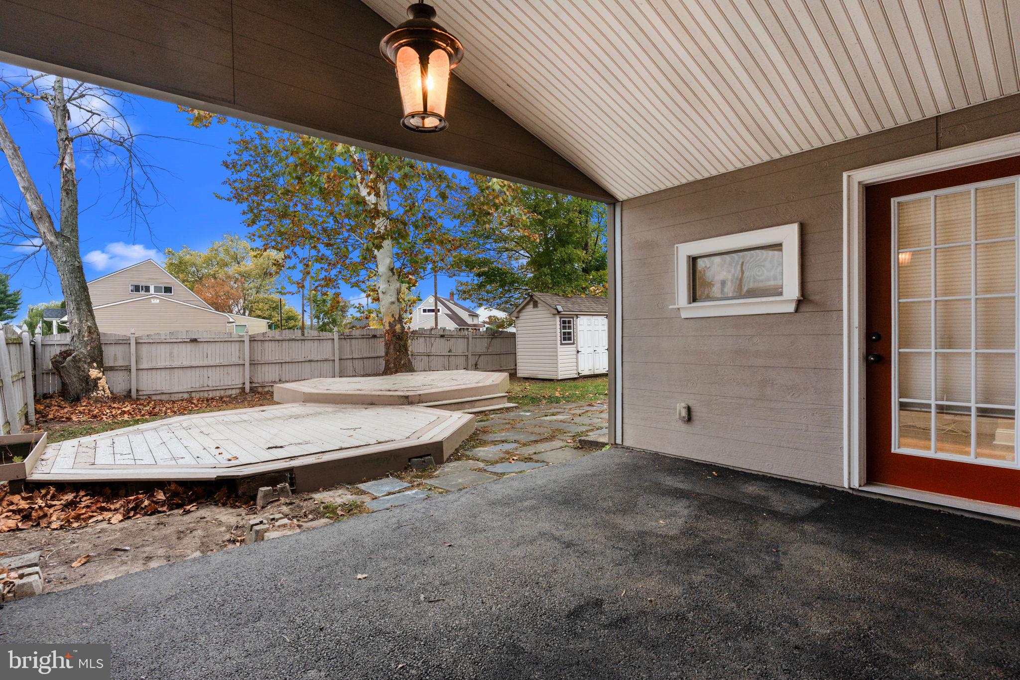 INDIAN CREEK - Residential