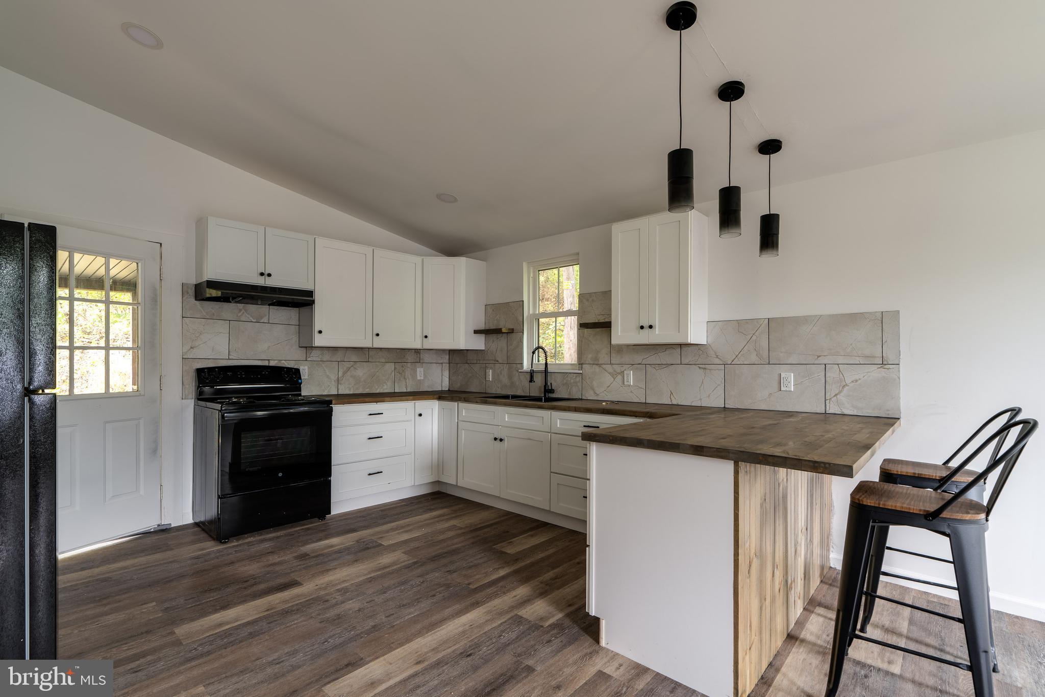 272 RIVER ROAD