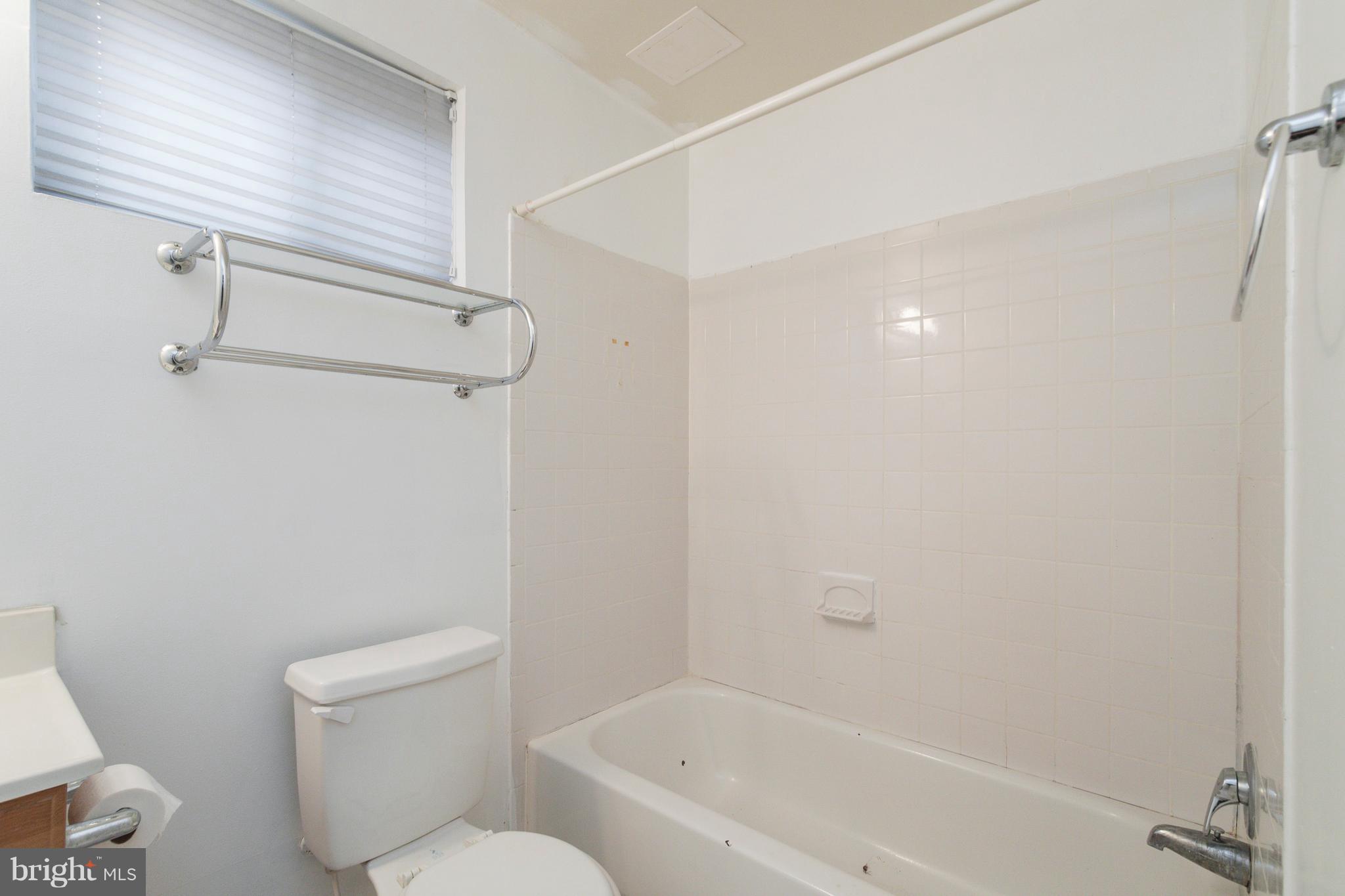 COURTLAND PARK - Residential Lease