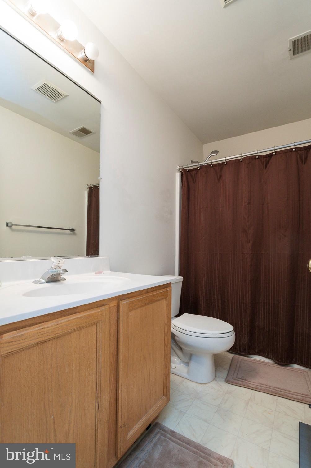 COURTLAND PARK - Residential Lease