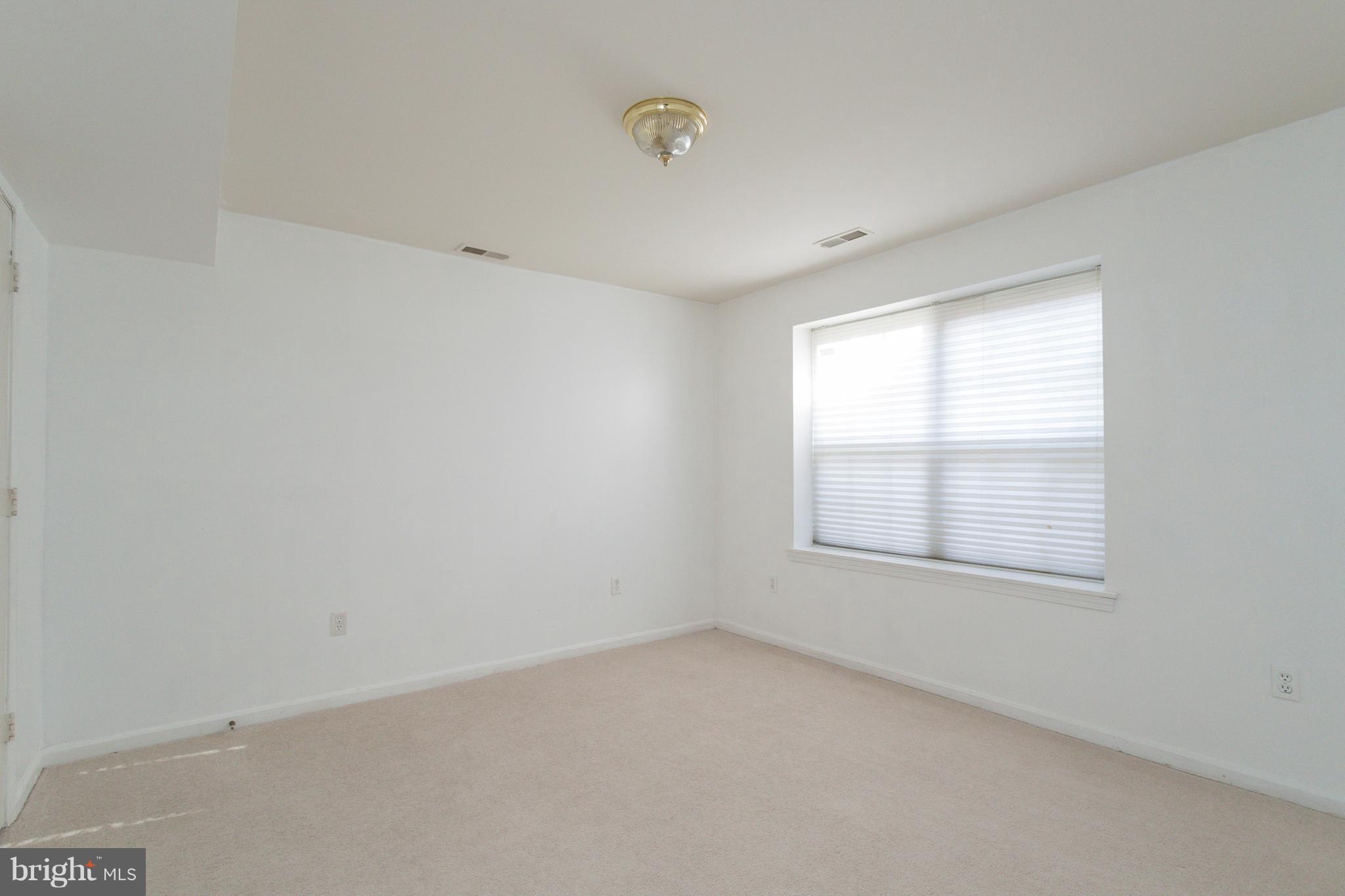 COURTLAND PARK - Residential Lease