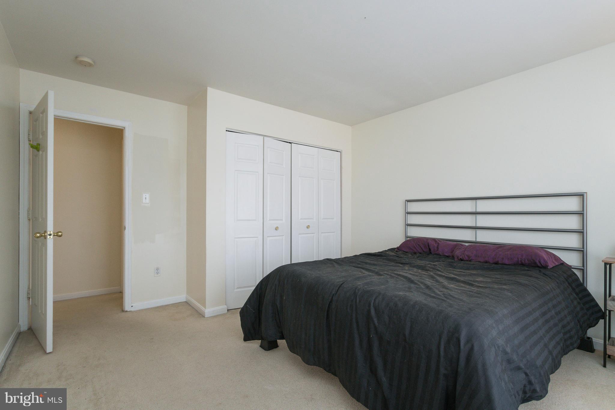 COURTLAND PARK - Residential Lease