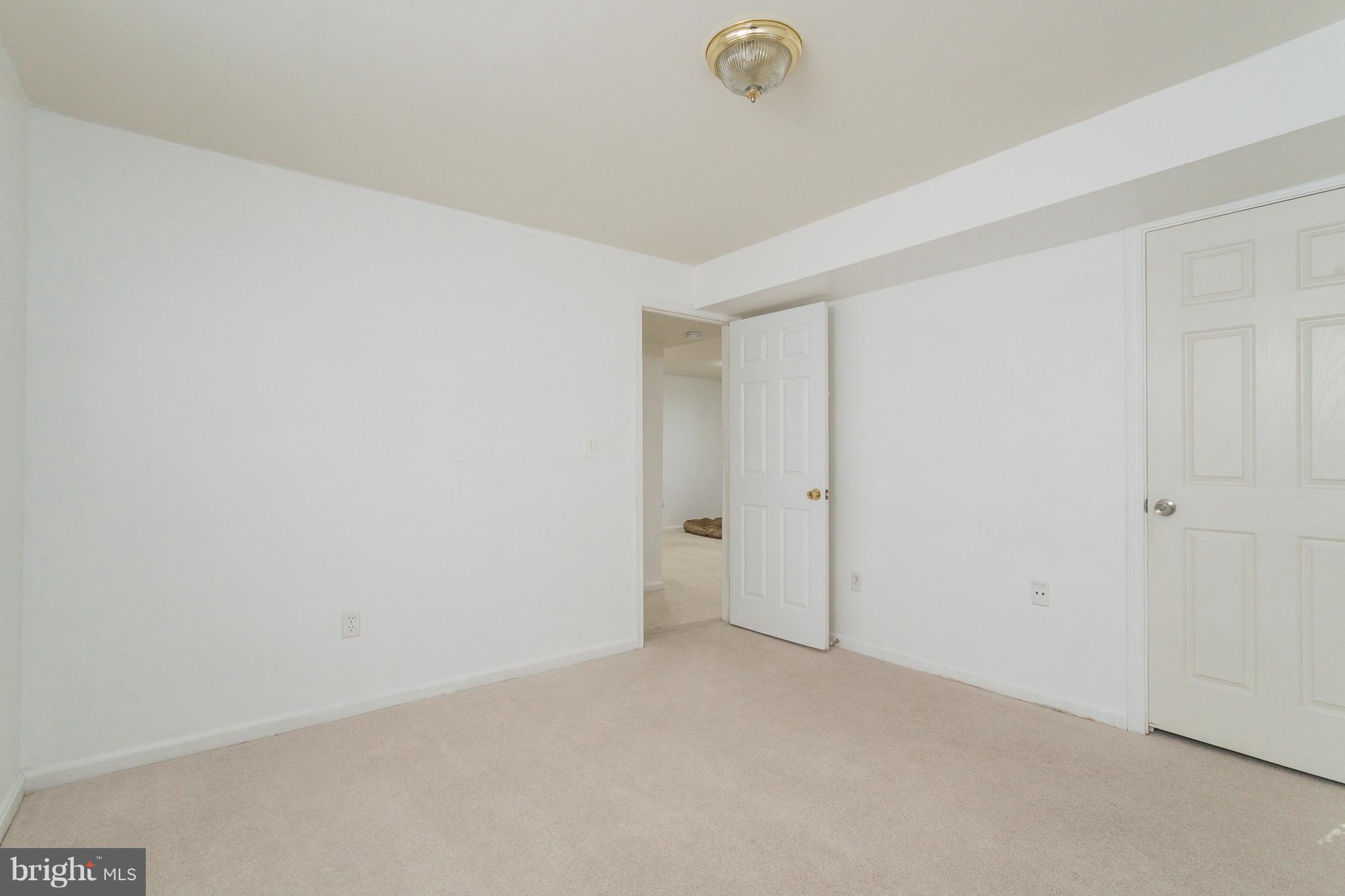 COURTLAND PARK - Residential Lease