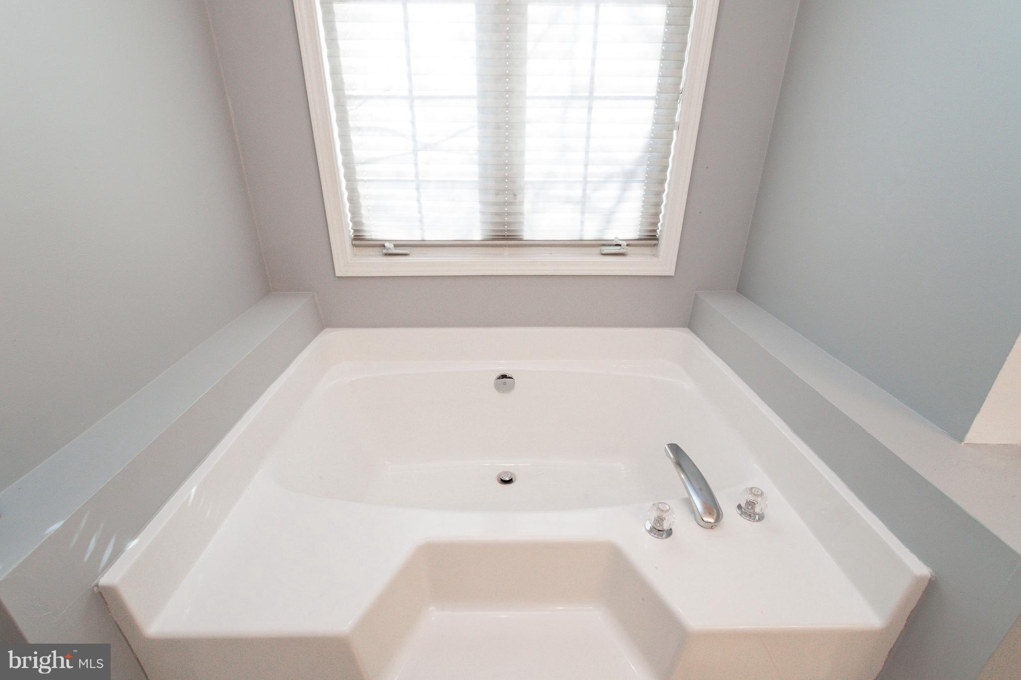 COURTLAND PARK - Residential Lease