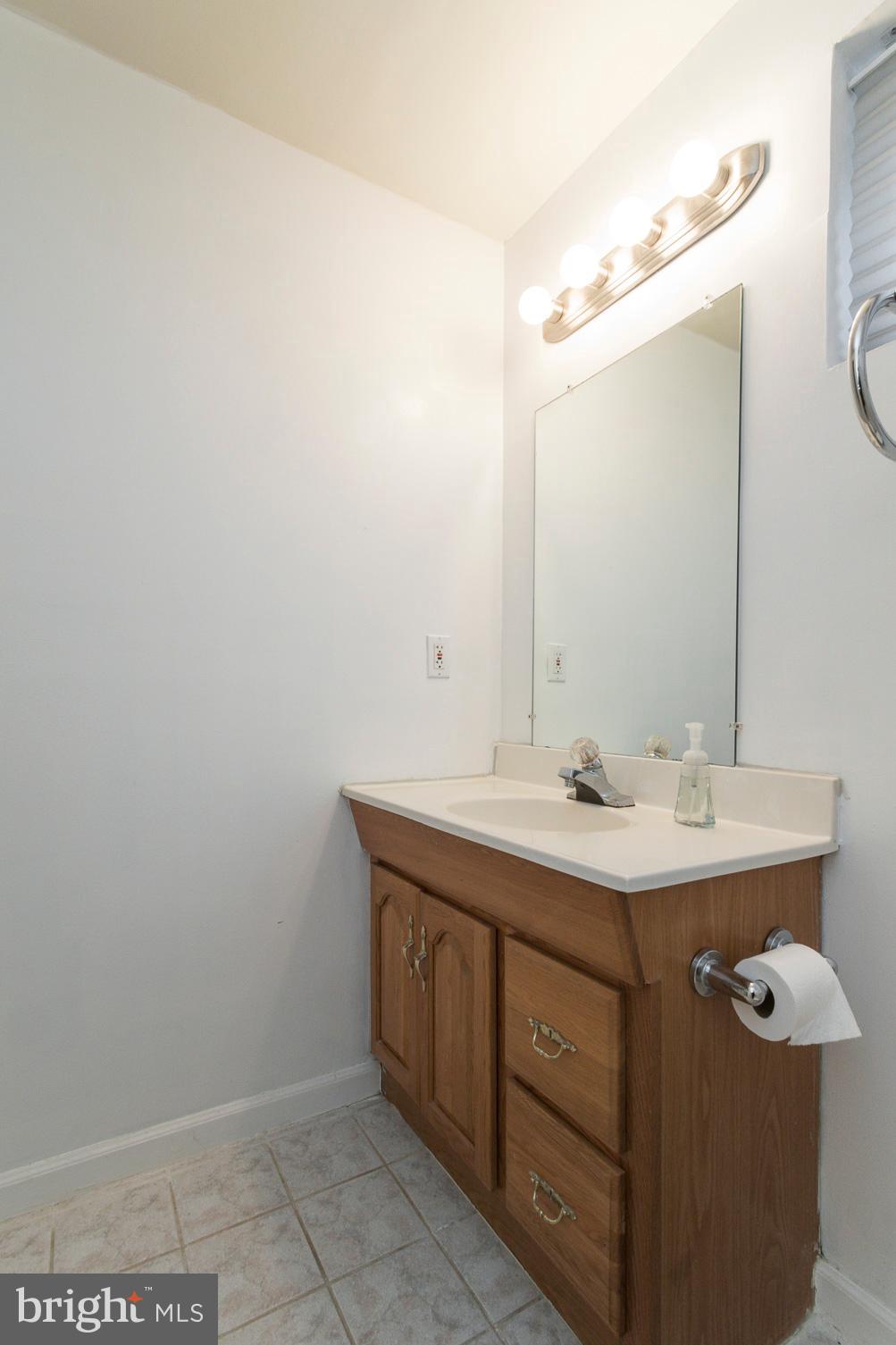 COURTLAND PARK - Residential Lease