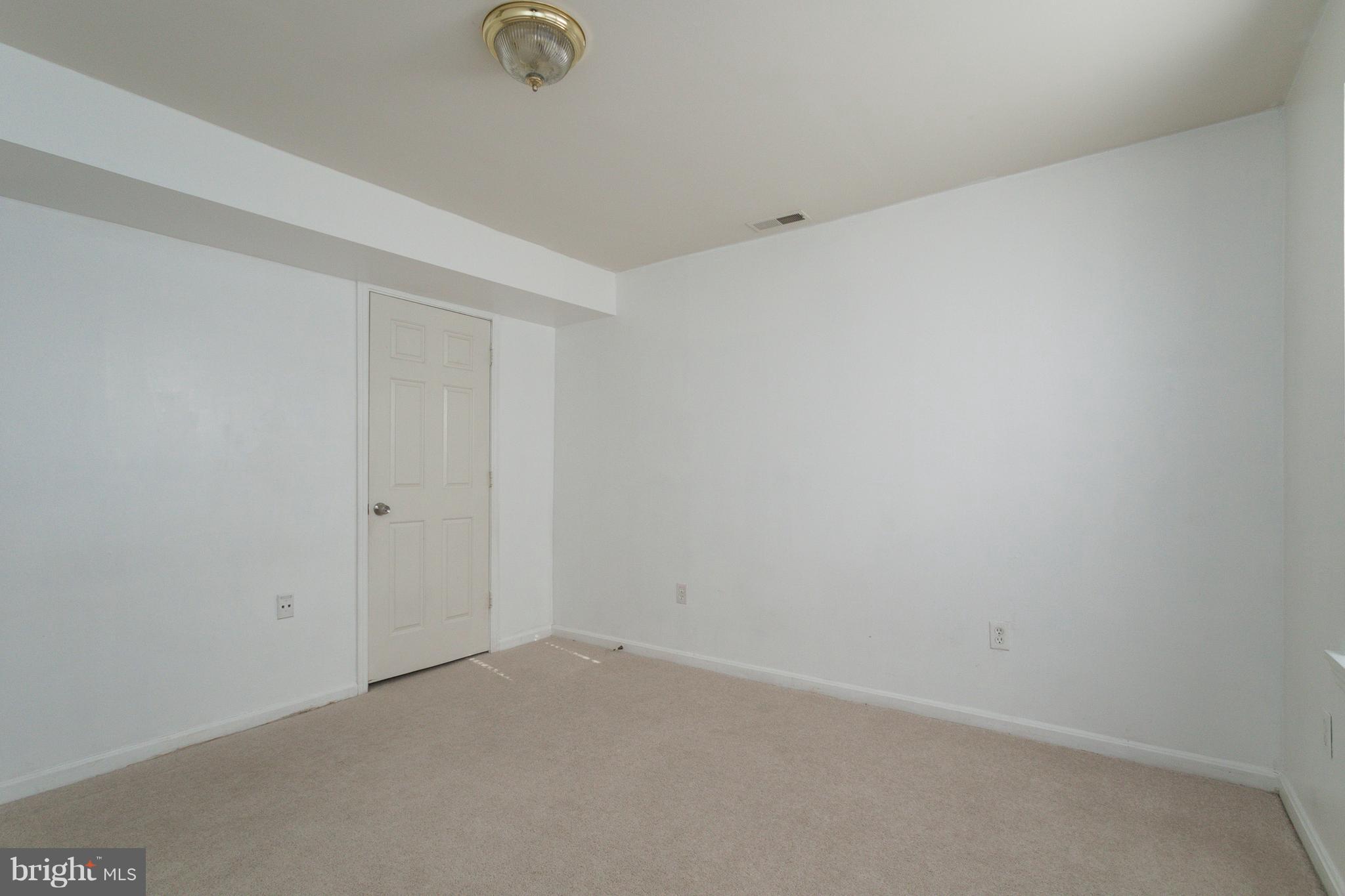 COURTLAND PARK - Residential Lease