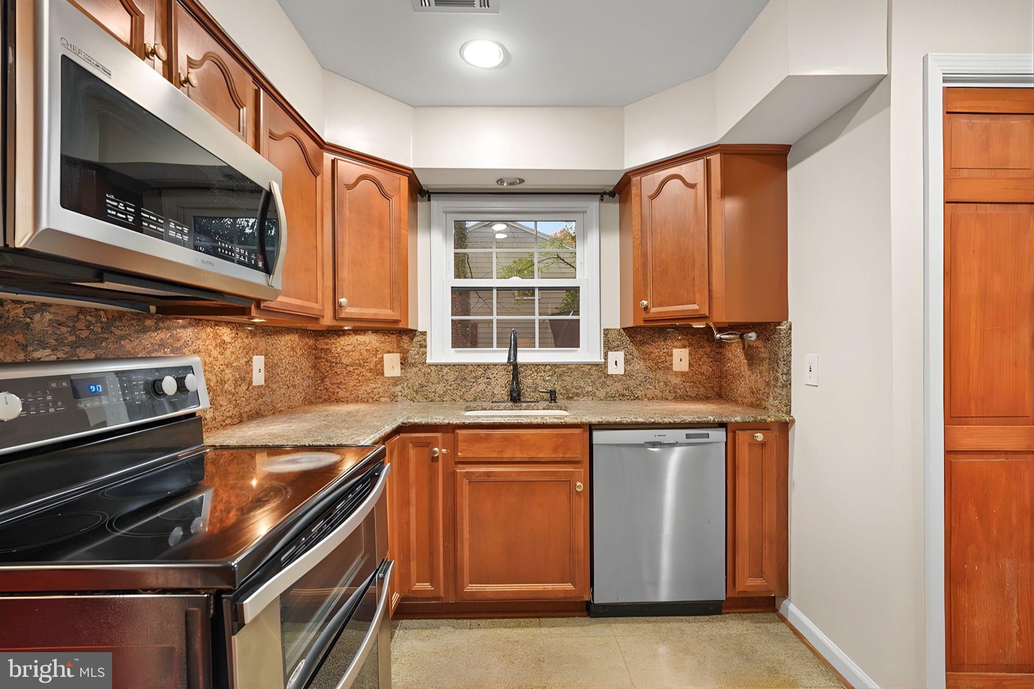 BEVERLY MANOR - Residential Lease