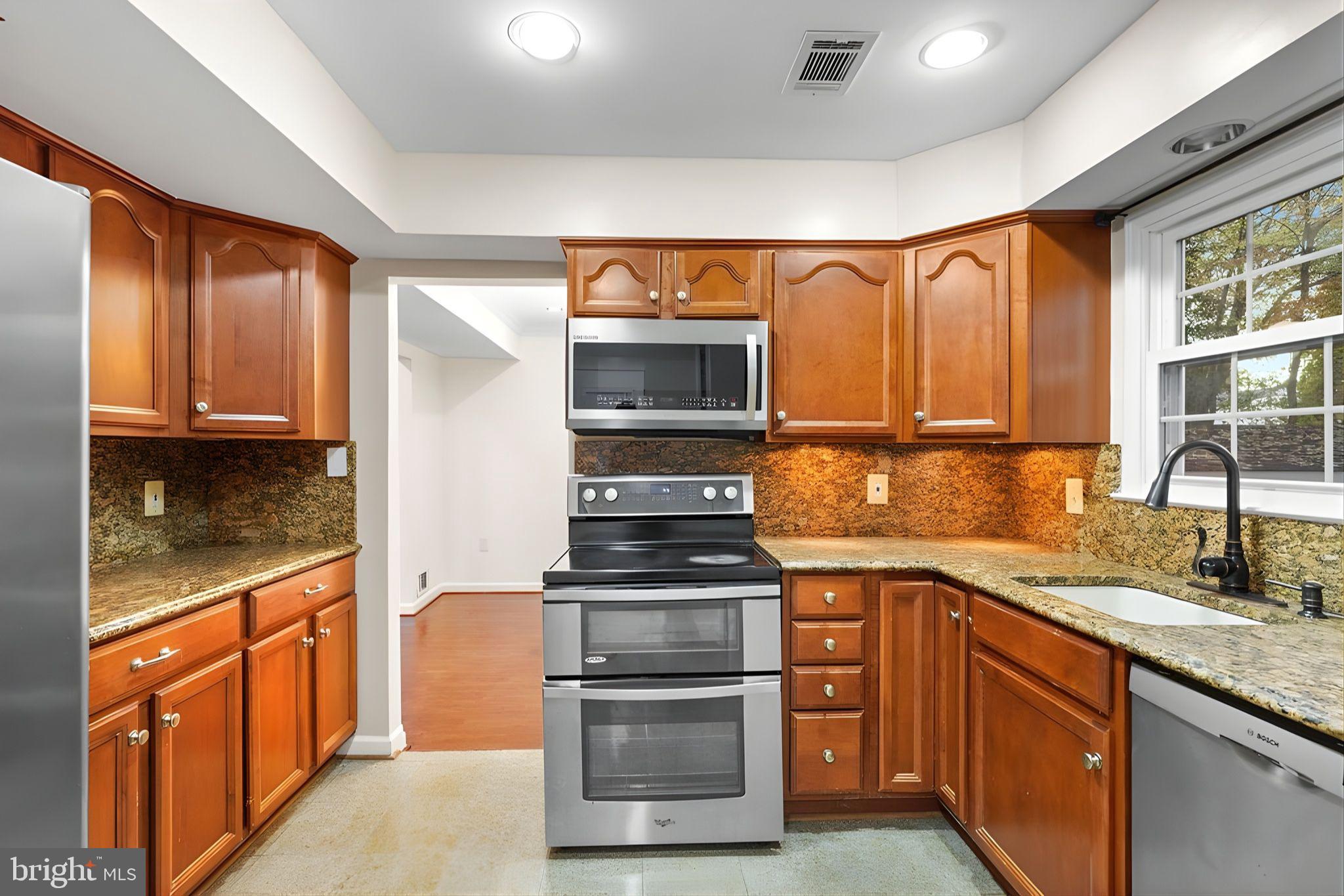 BEVERLY MANOR - Residential Lease