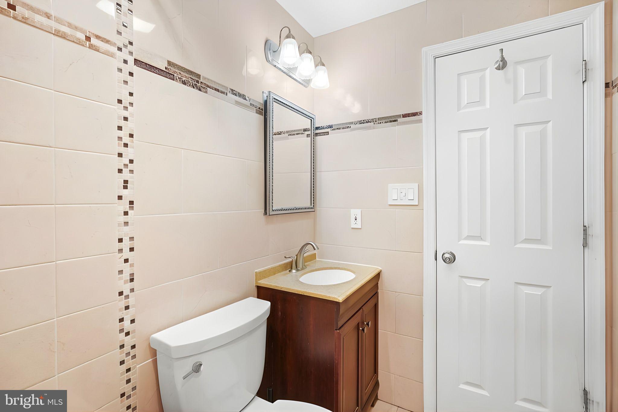 BEVERLY MANOR - Residential Lease