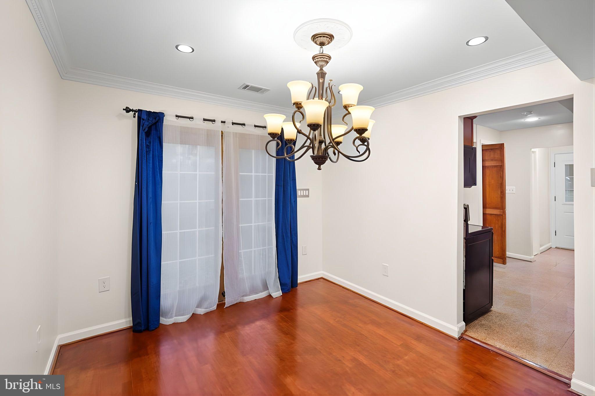 BEVERLY MANOR - Residential Lease