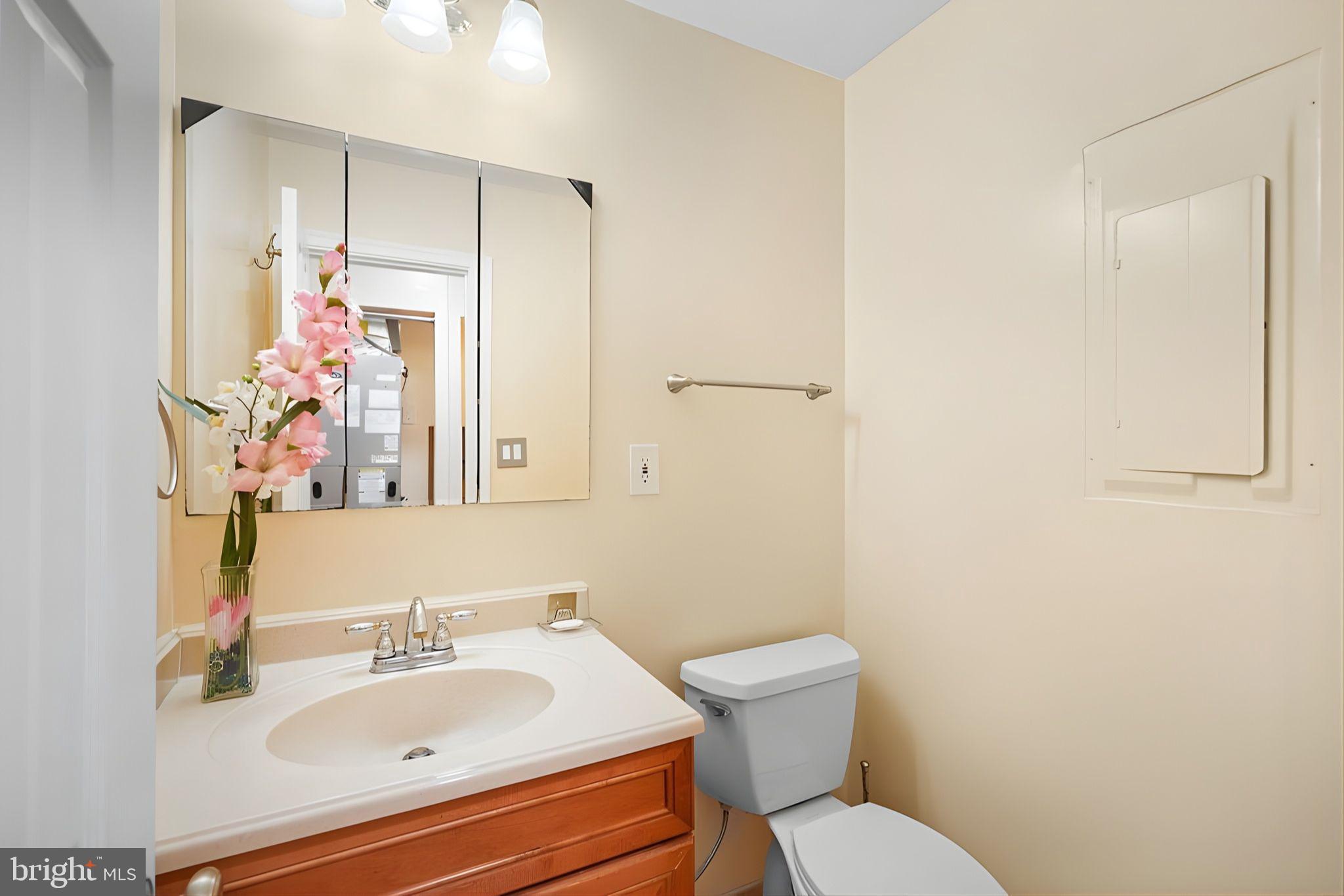 BEVERLY MANOR - Residential Lease