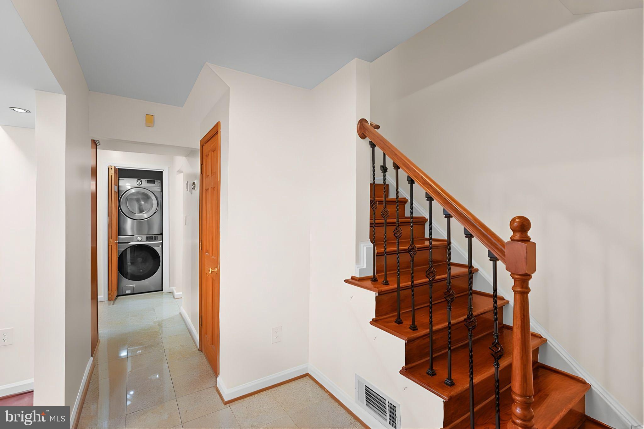 BEVERLY MANOR - Residential Lease