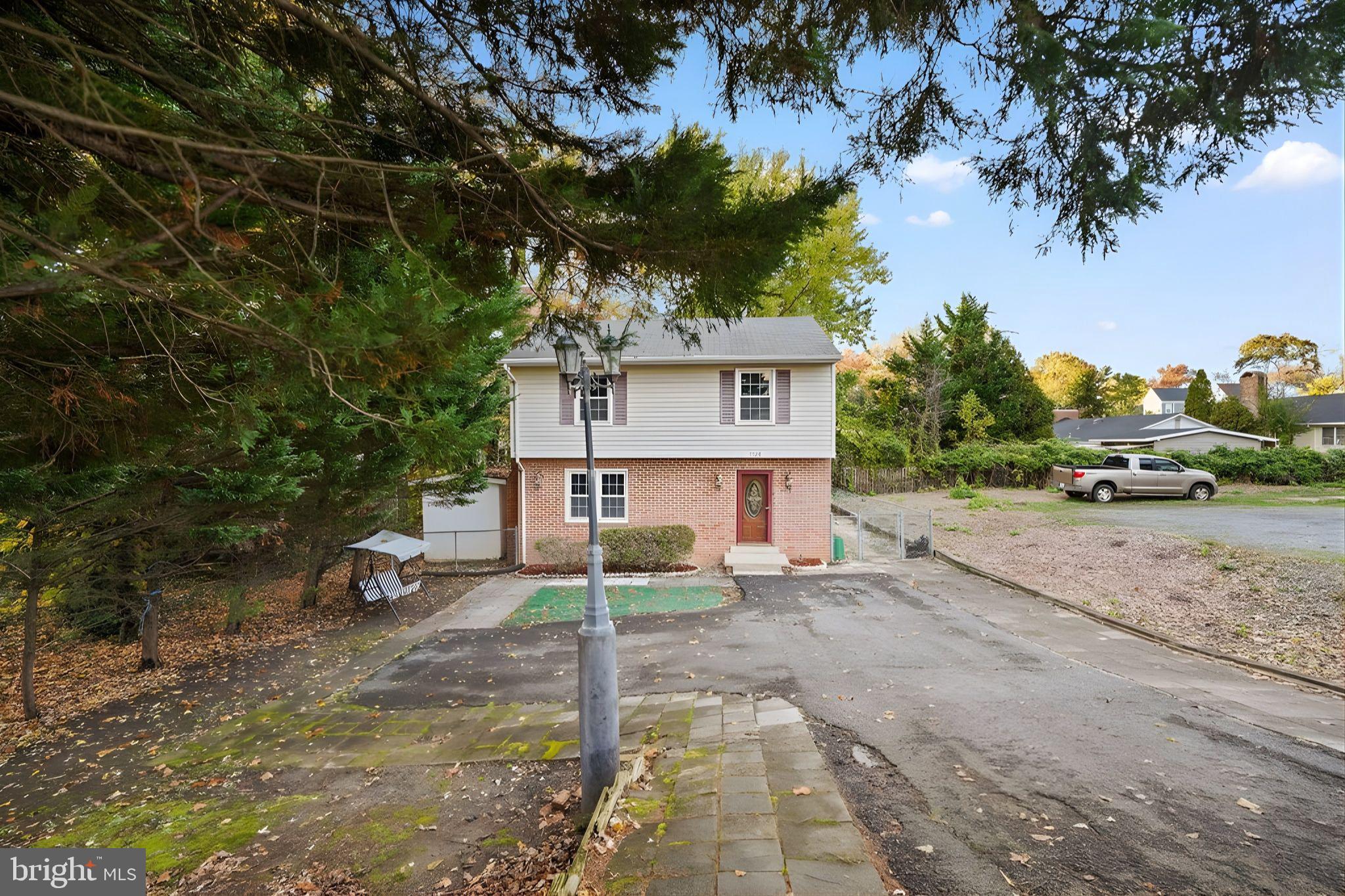 BEVERLY MANOR - Residential Lease