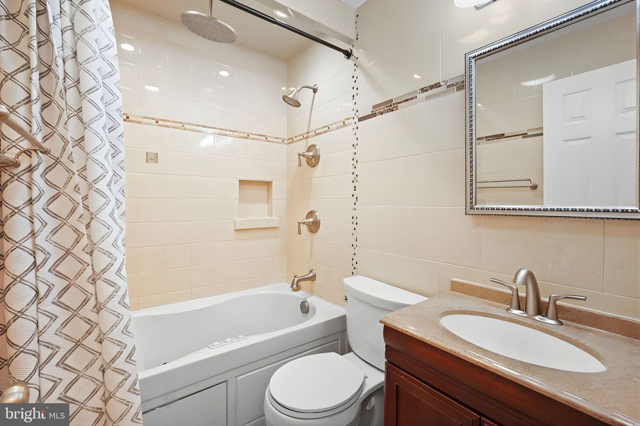 BEVERLY MANOR - Residential Lease