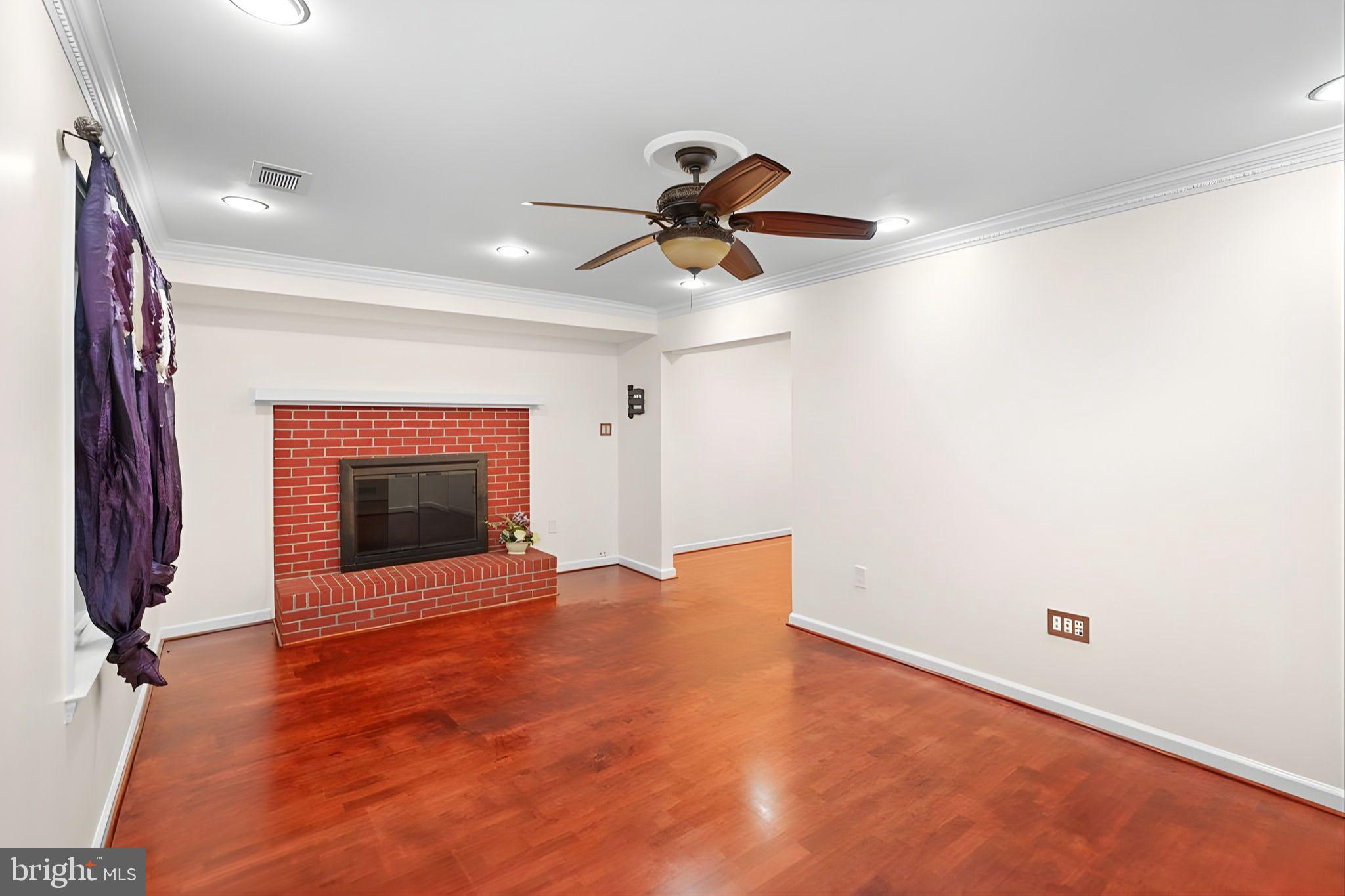 BEVERLY MANOR - Residential Lease