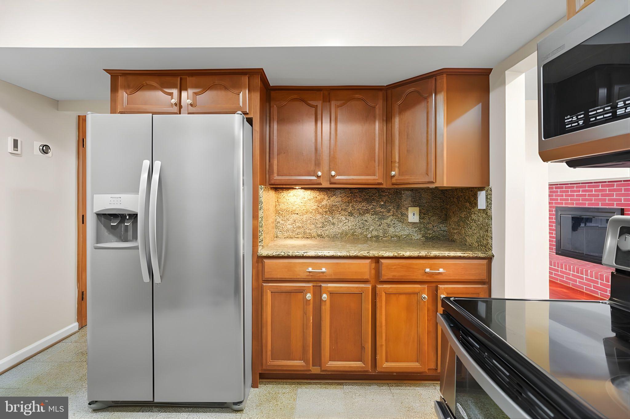 BEVERLY MANOR - Residential Lease