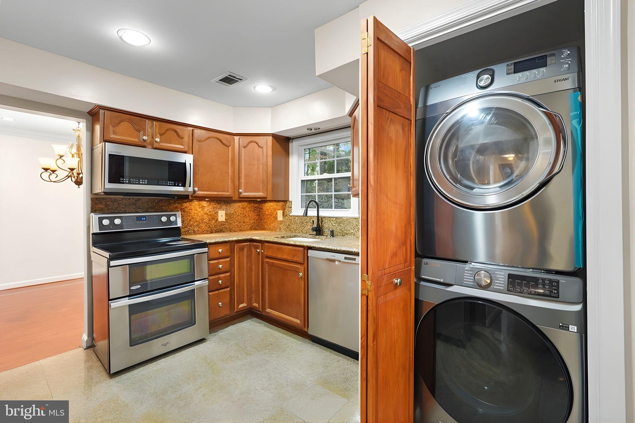 BEVERLY MANOR - Residential Lease