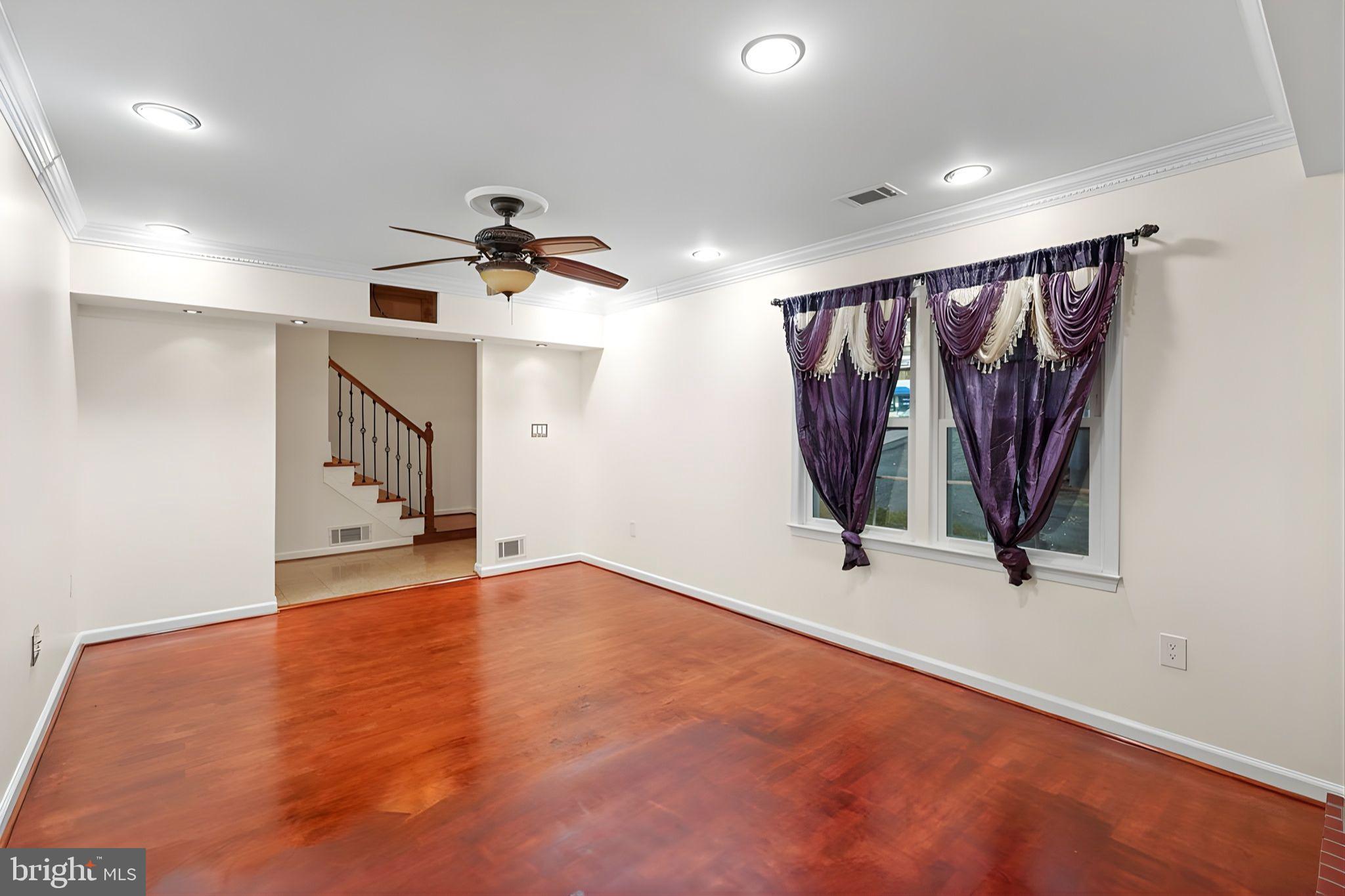 BEVERLY MANOR - Residential Lease