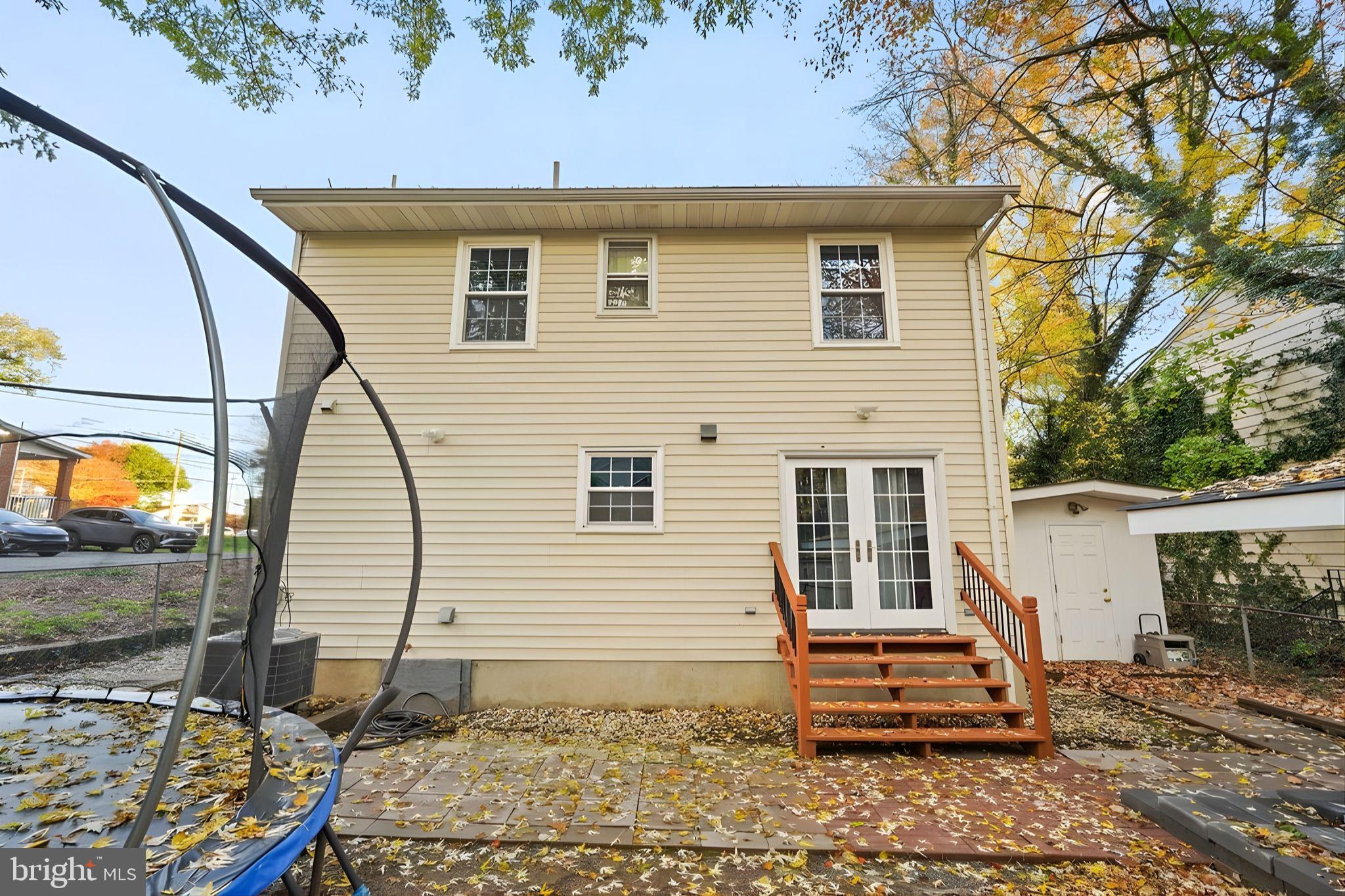 BEVERLY MANOR - Residential Lease