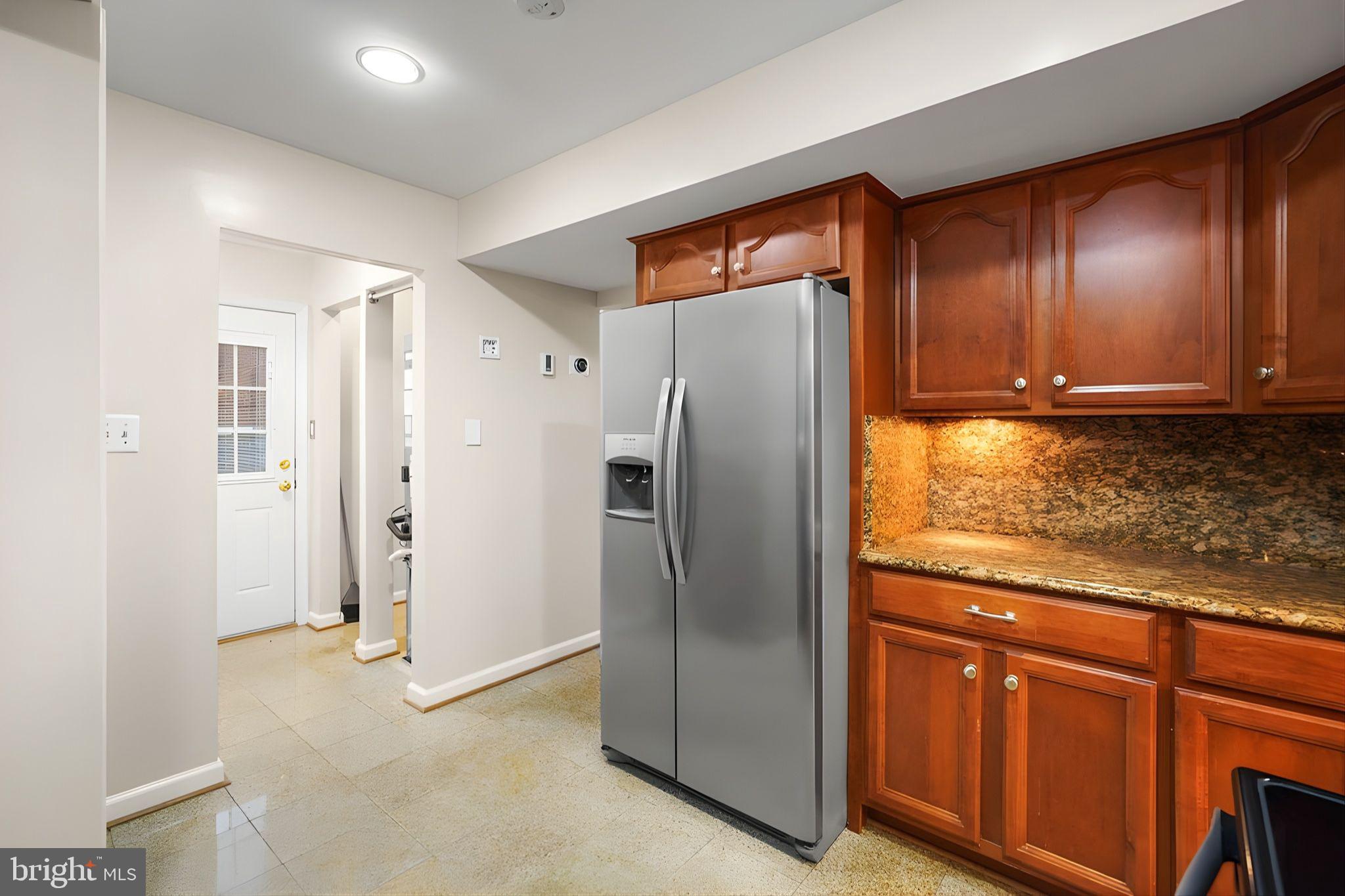 BEVERLY MANOR - Residential Lease