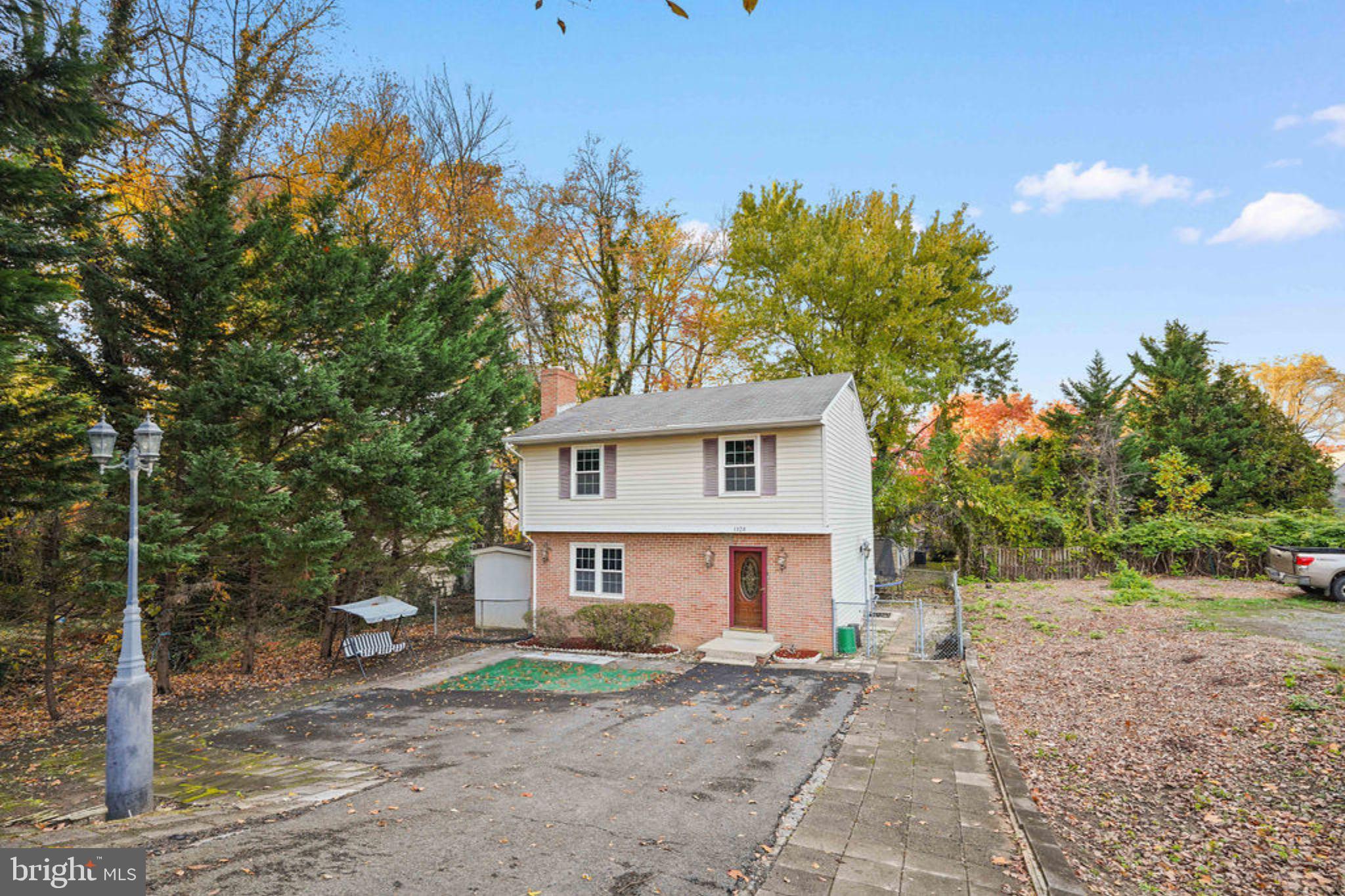 BEVERLY MANOR - Residential Lease