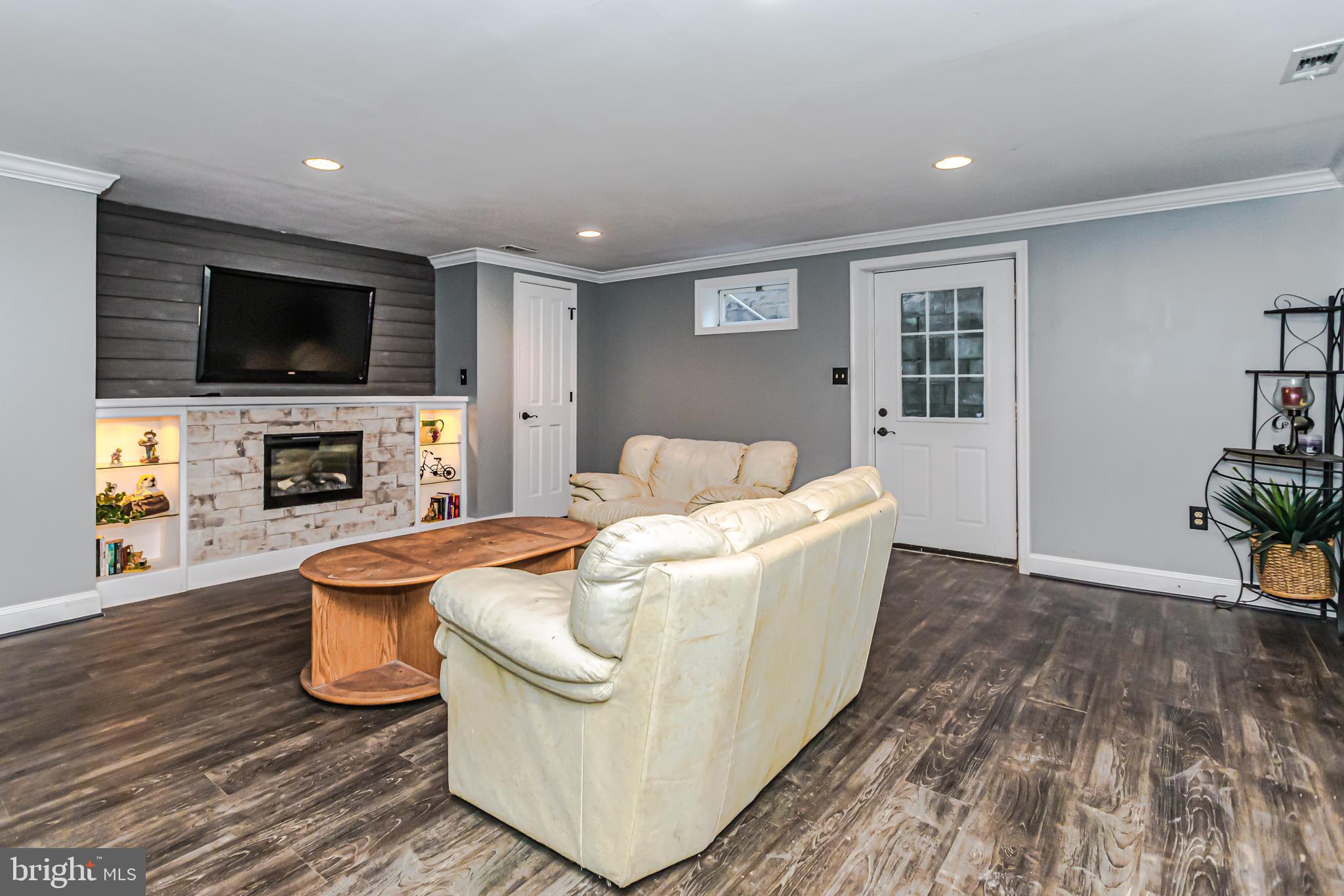 MANOR FIELDS - Residential