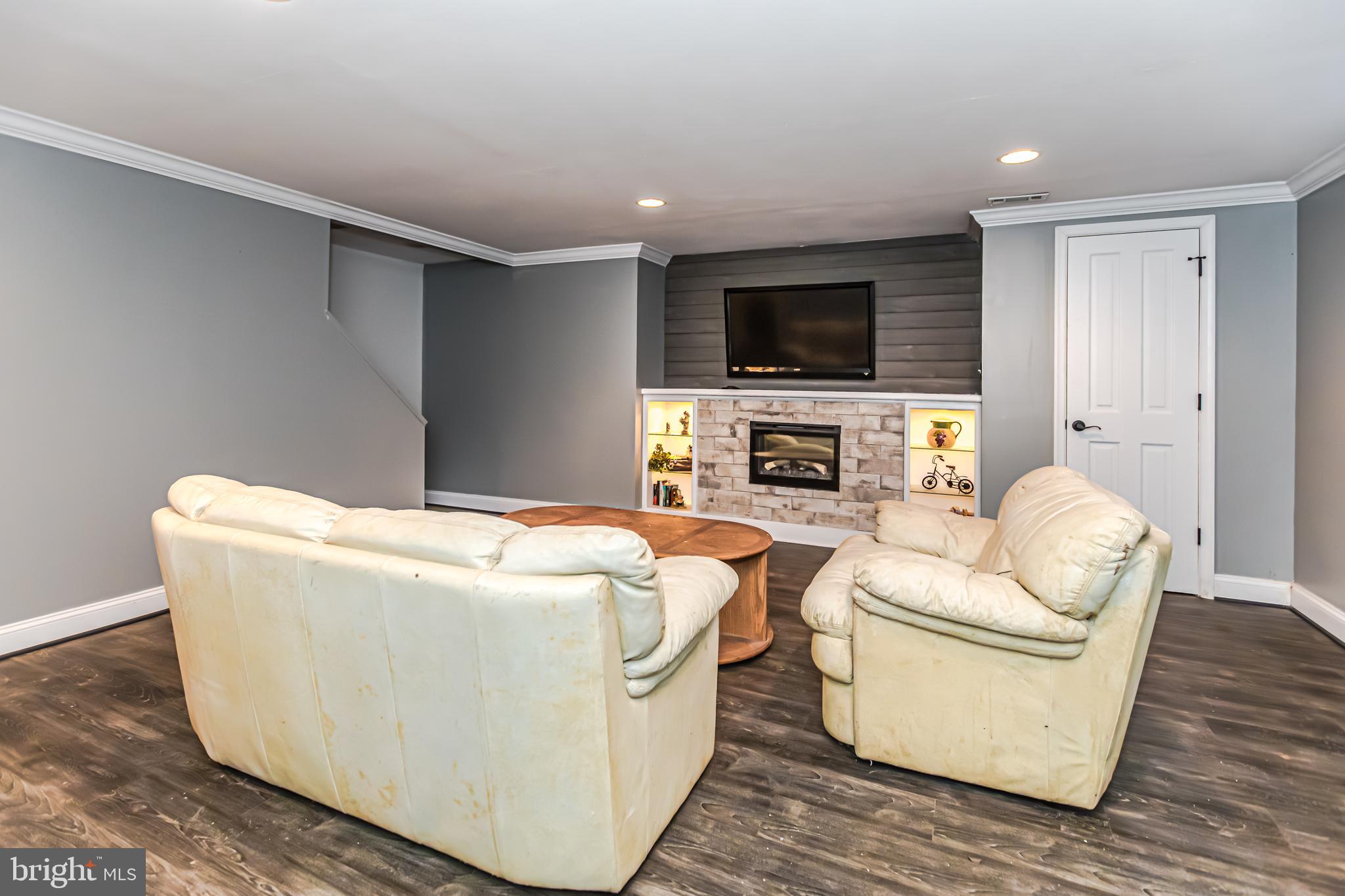 MANOR FIELDS - Residential