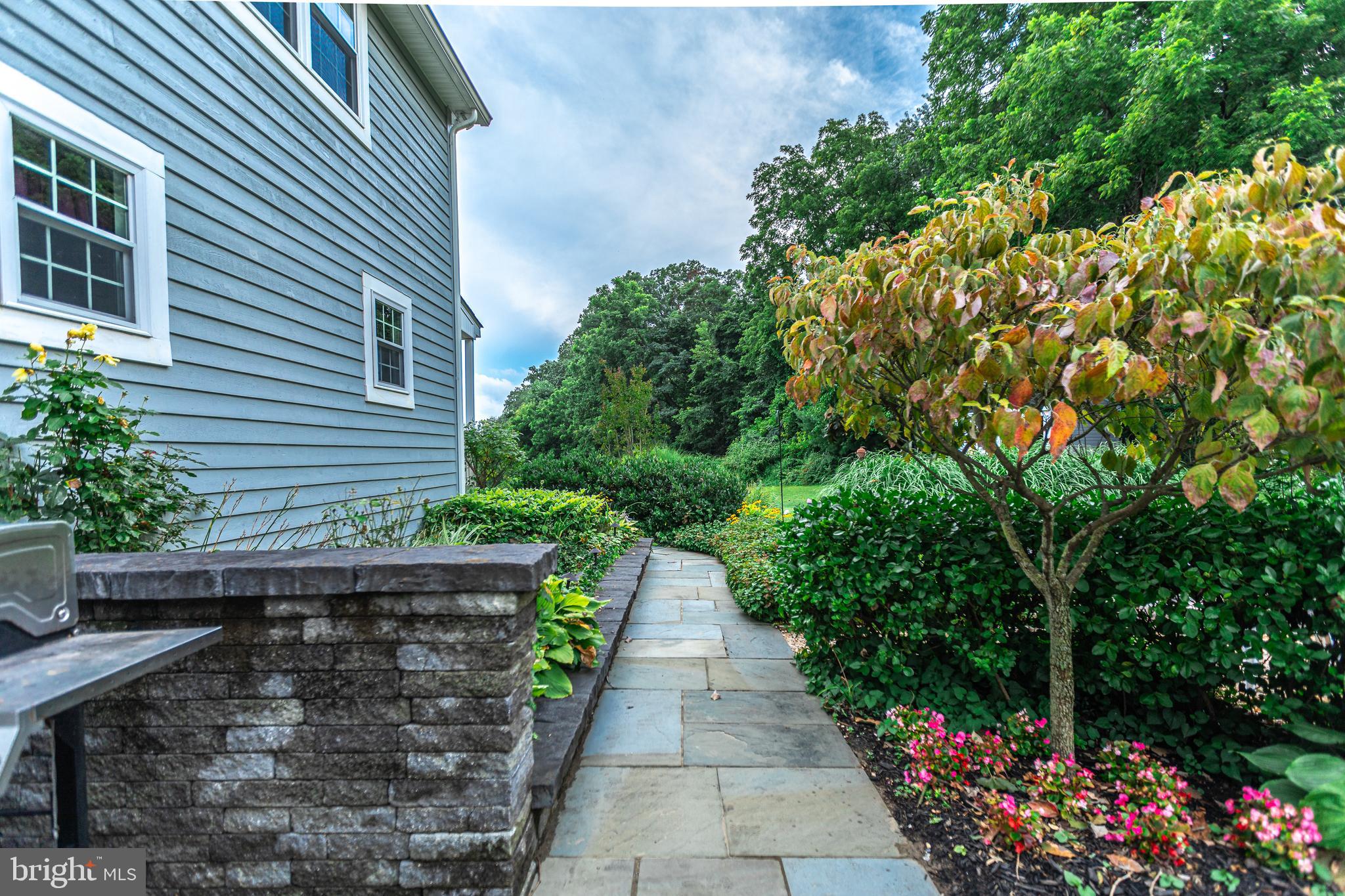 MANOR FIELDS - Residential