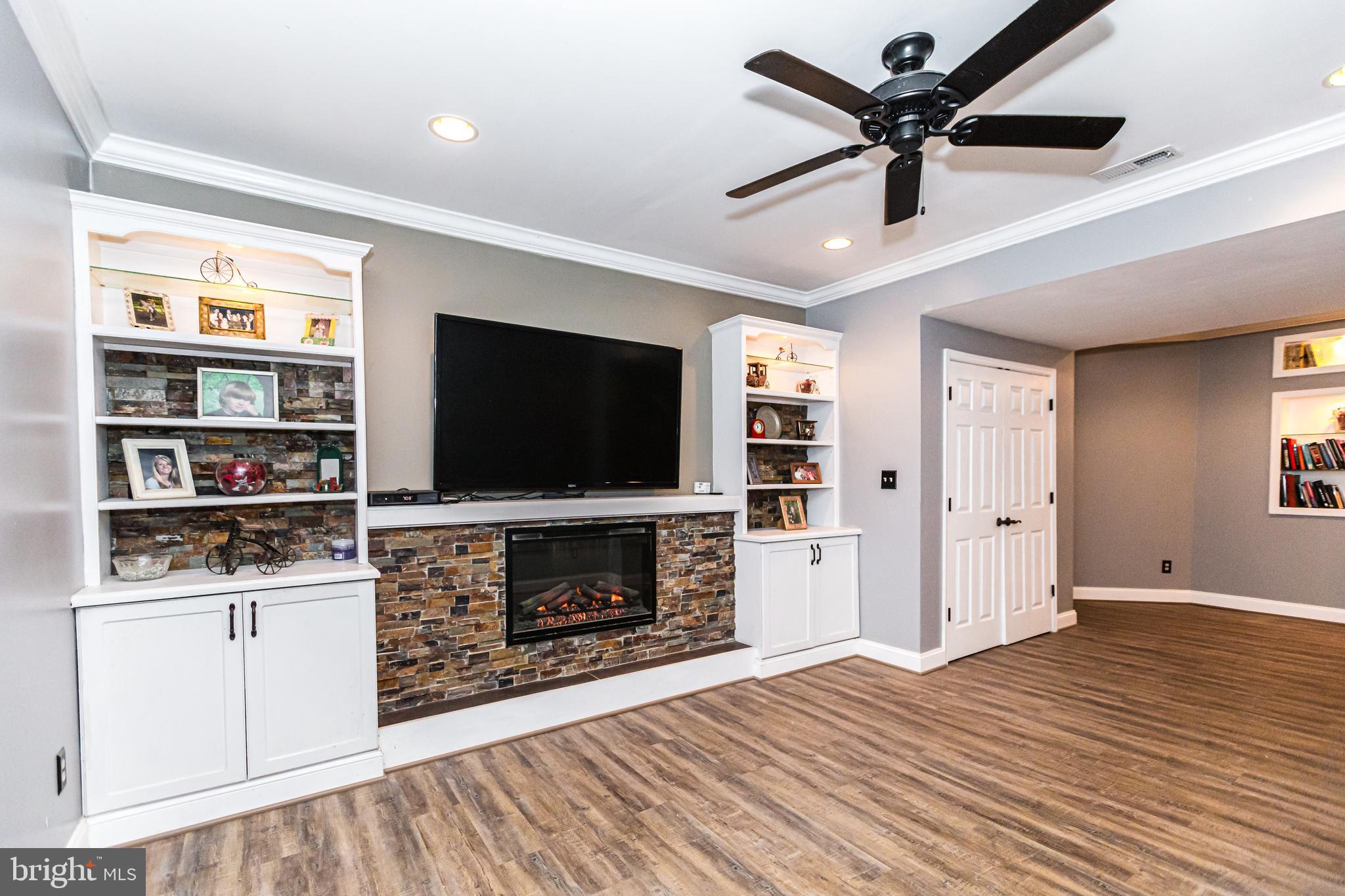 MANOR FIELDS - Residential