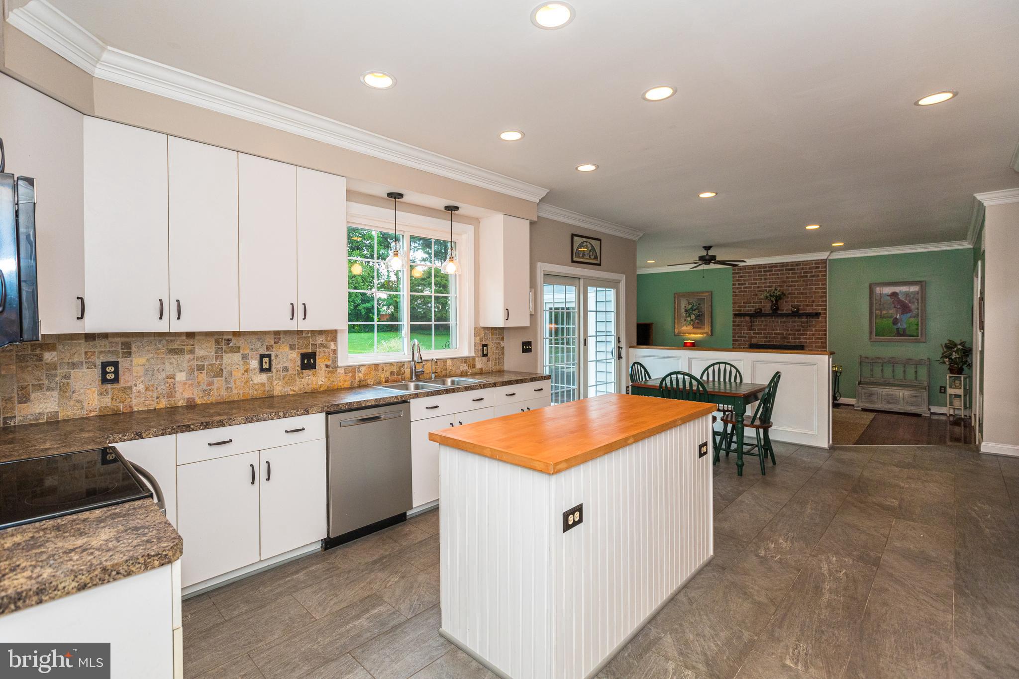 MANOR FIELDS - Residential