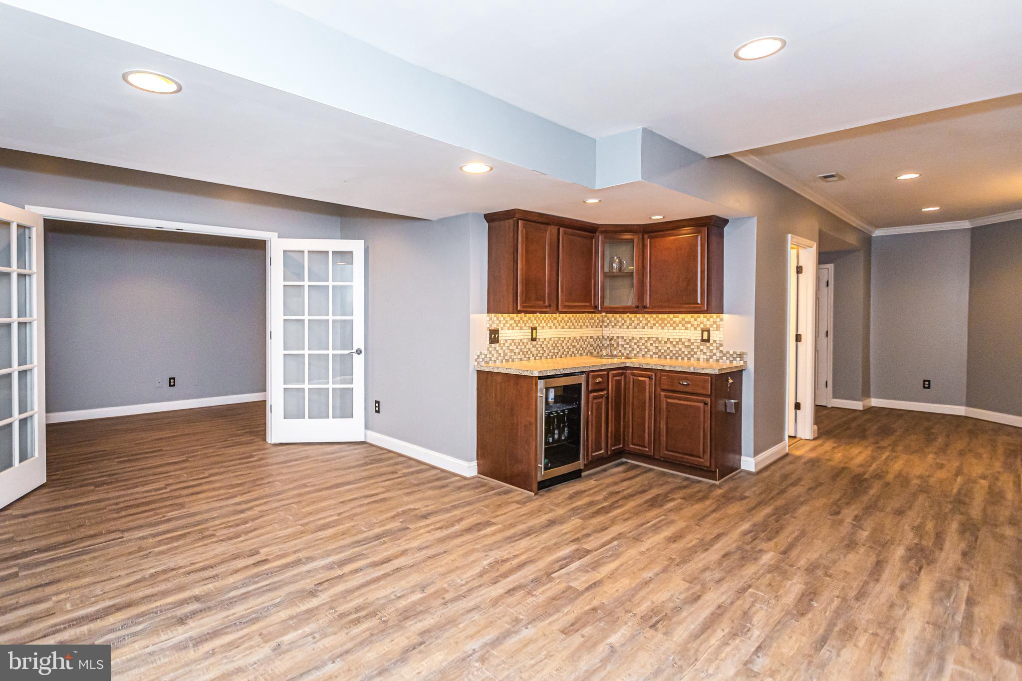 MANOR FIELDS - Residential