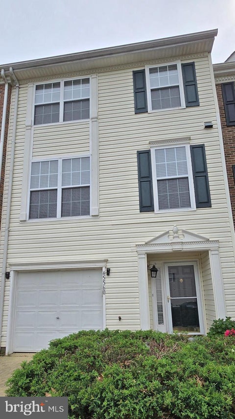 Townhouse For Rent - 45560 Lakemont Square<br/> STERLING, VA 20165
