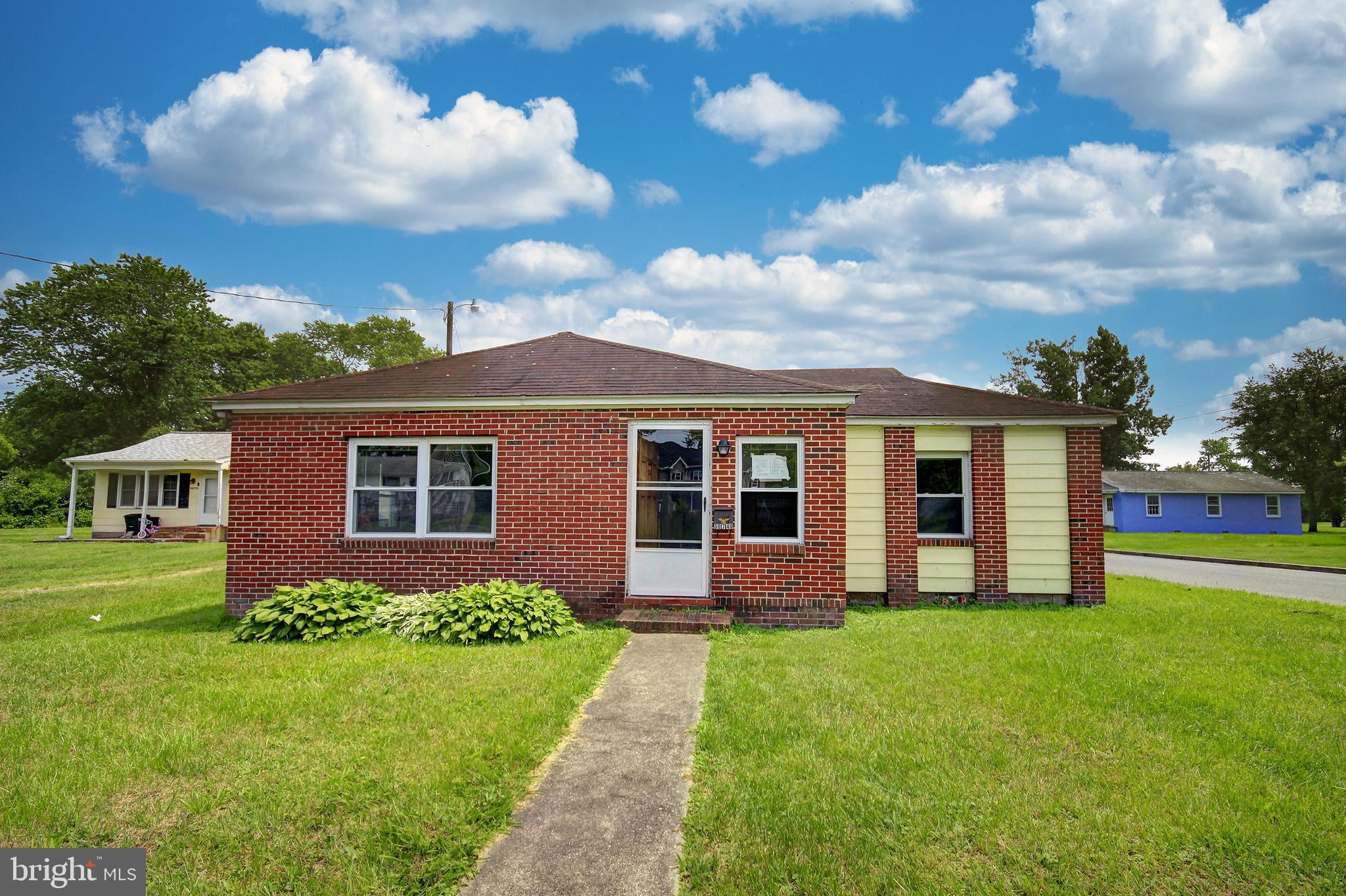 GREAT HOME FOR THE MONEY!!! NEEDS SOME TLC BUT WHERE ARE YOU GOING TO FIND A HOME LIKE THIS FOR UNDER 100K***SEE IT BEFORE ITS GONE !!!