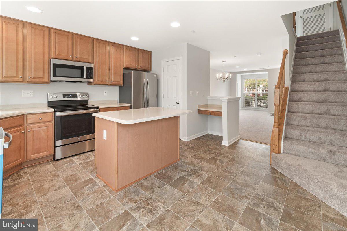 BALLENGER CREEK CENTER POND - Residential