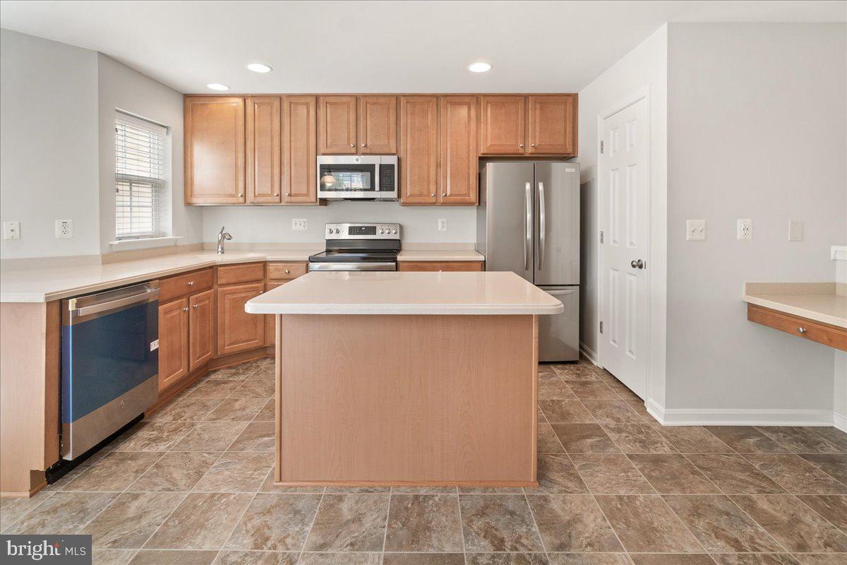 BALLENGER CREEK CENTER POND - Residential