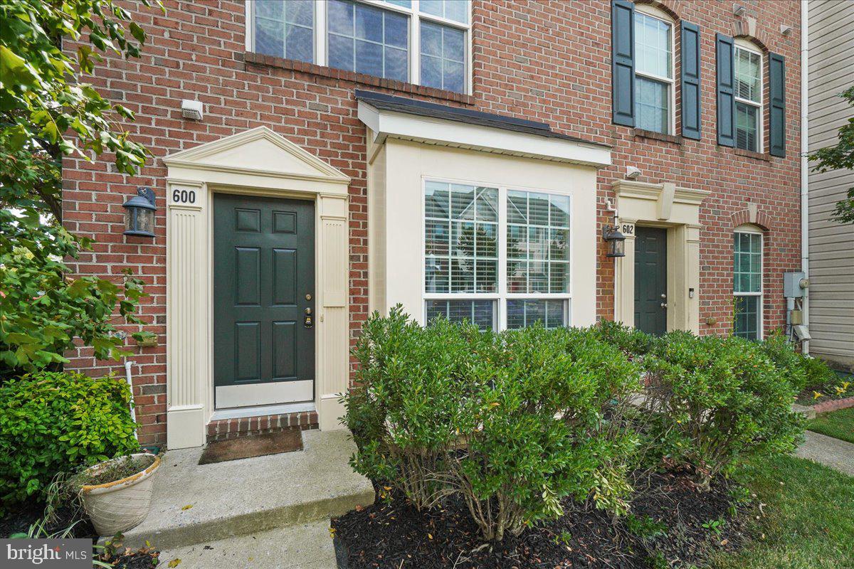 BALLENGER CREEK CENTER POND - Residential