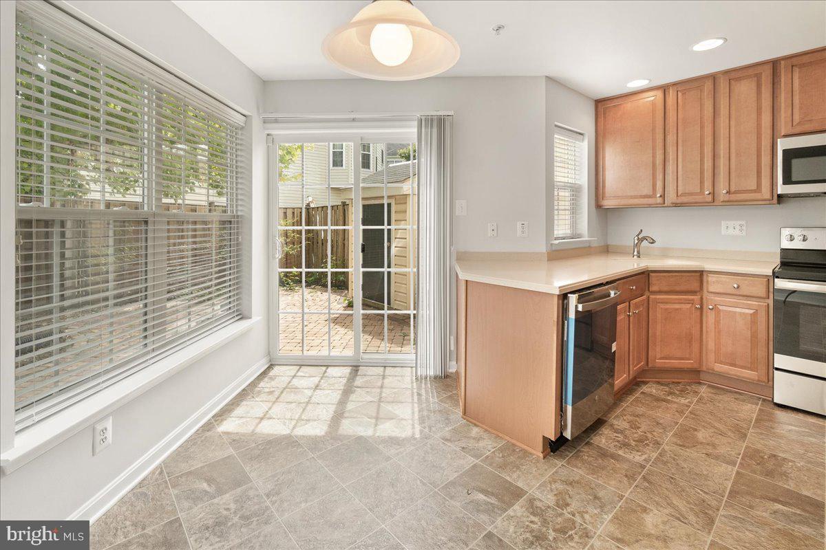 BALLENGER CREEK CENTER POND - Residential