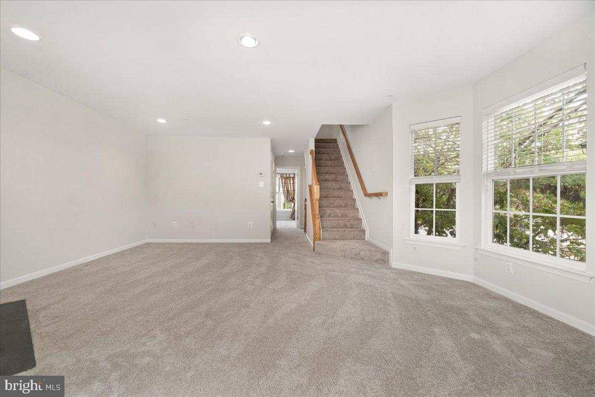 BALLENGER CREEK CENTER POND - Residential