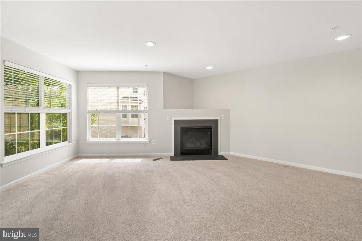 BALLENGER CREEK CENTER POND - Residential