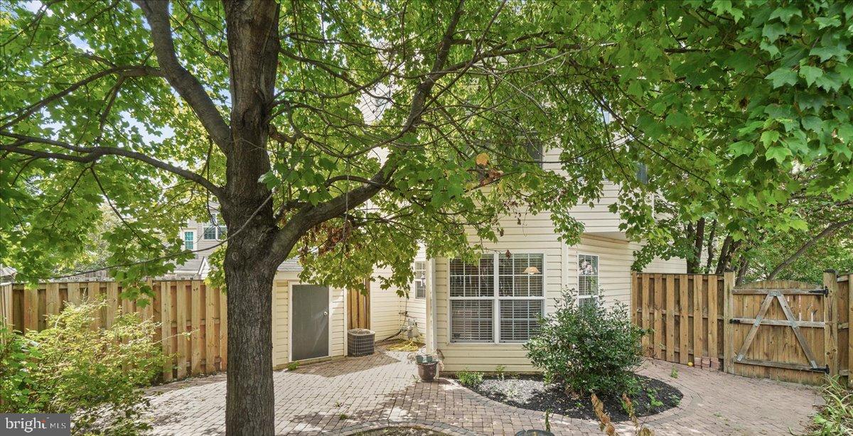 BALLENGER CREEK CENTER POND - Residential