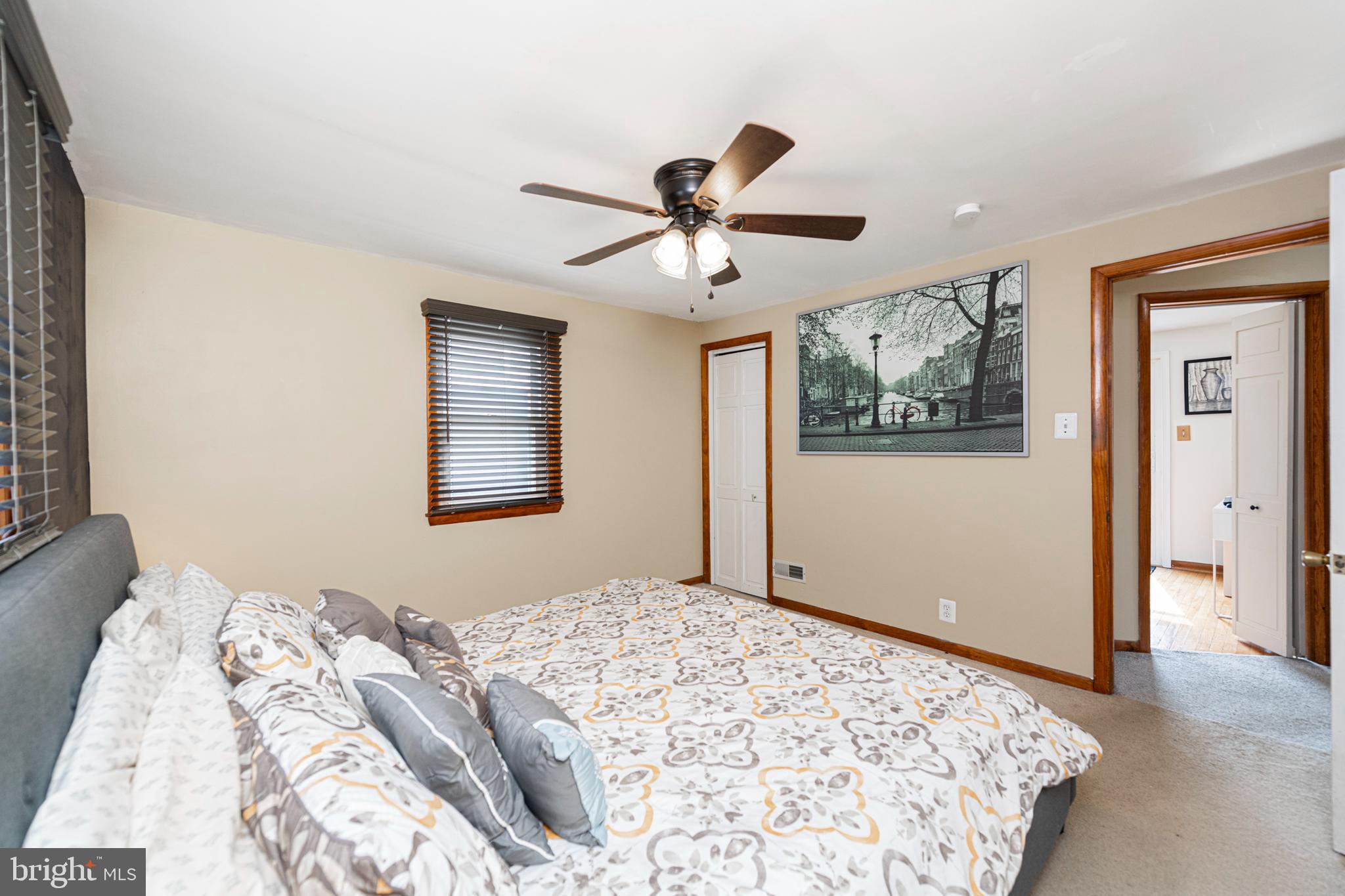 VILLAGE GREEN - Residential