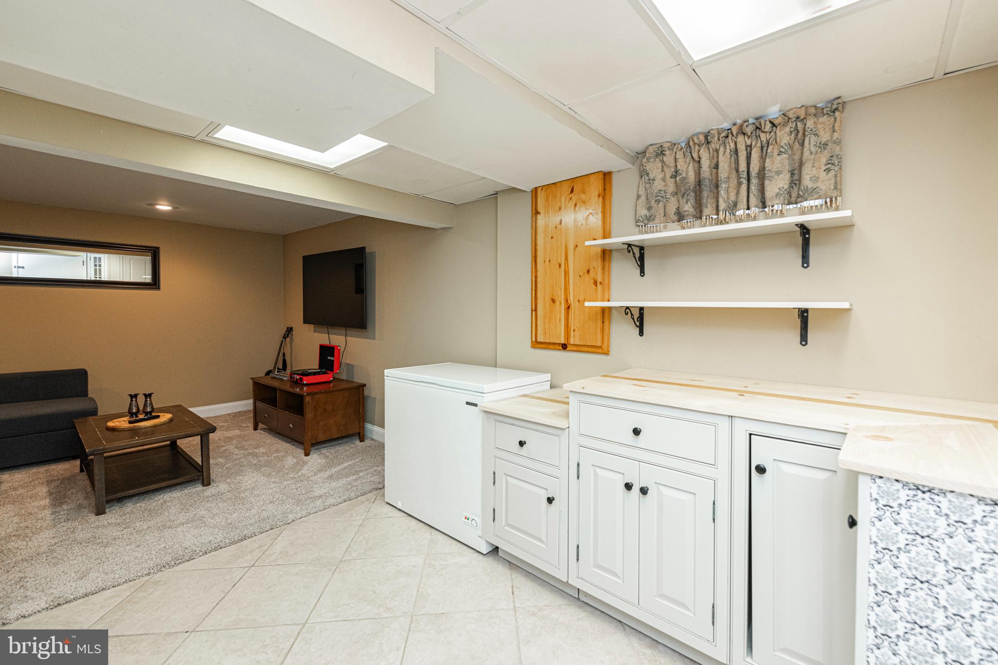 VILLAGE GREEN - Residential